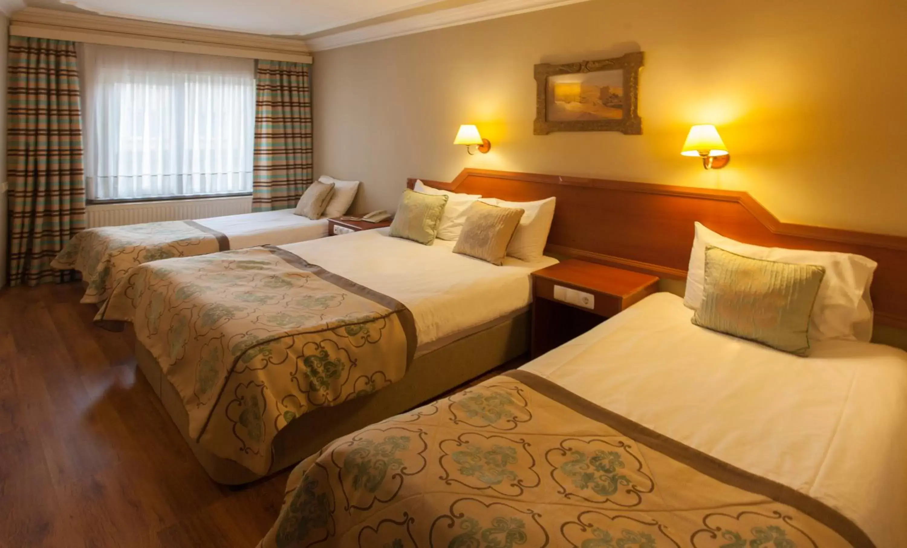 Standard Quadruple Room in Boyuguzel Termal Hotel Standard Quadruple Room in Boyuguzel Termal Hotel