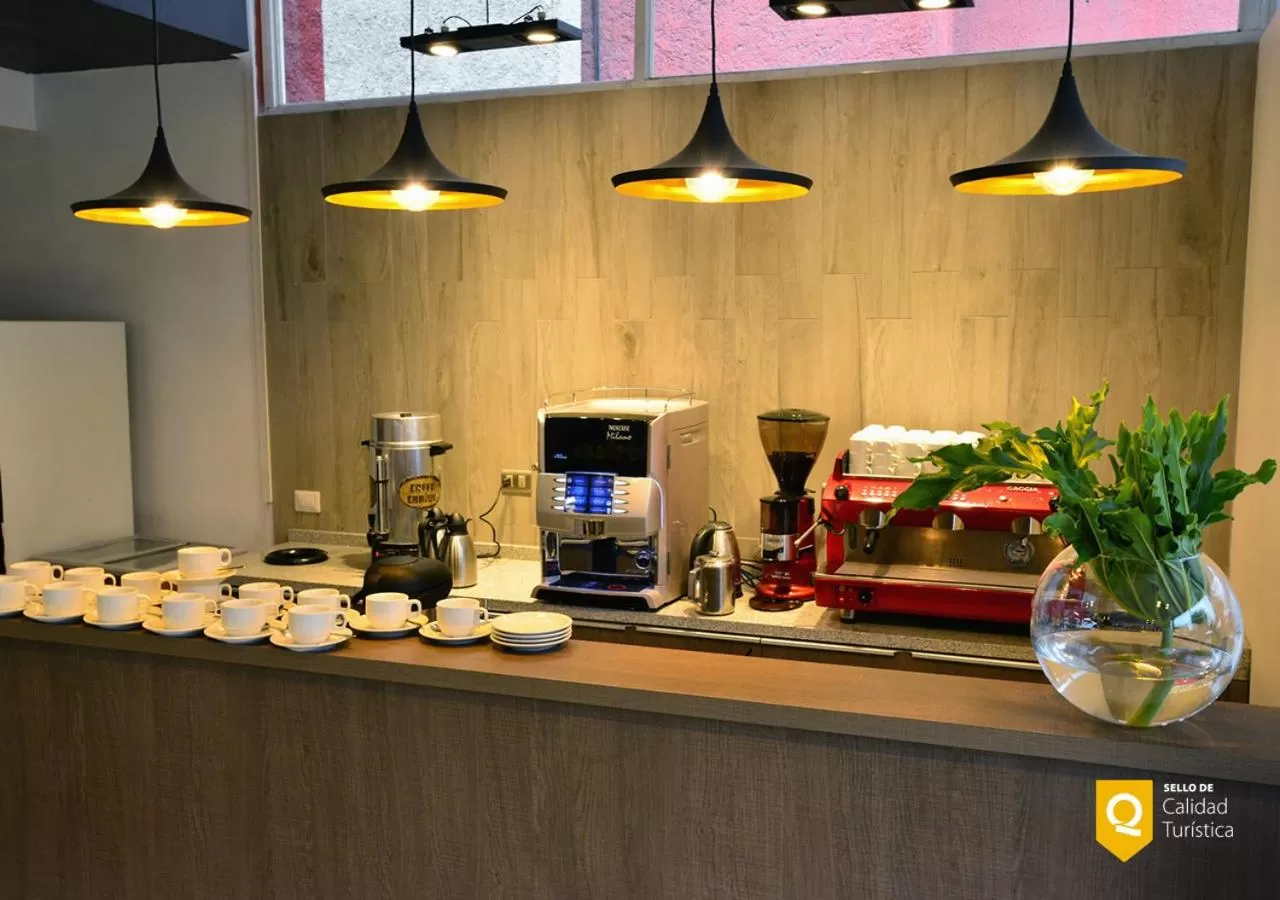 Coffee/tea facilities in Panamericana Hotel Providencia