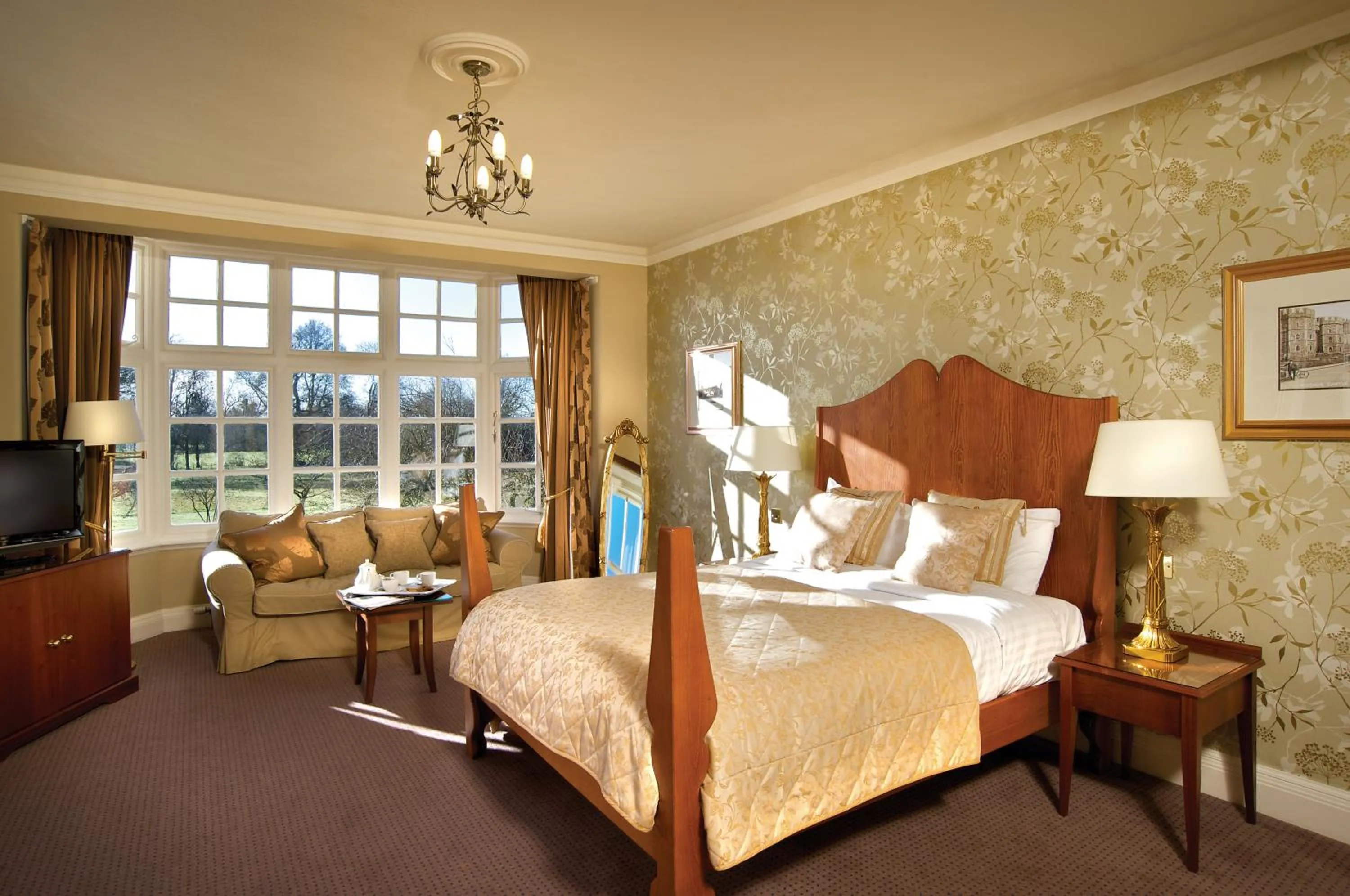 Photo of the whole room, Bed in Grovefield House Hotel By Uno