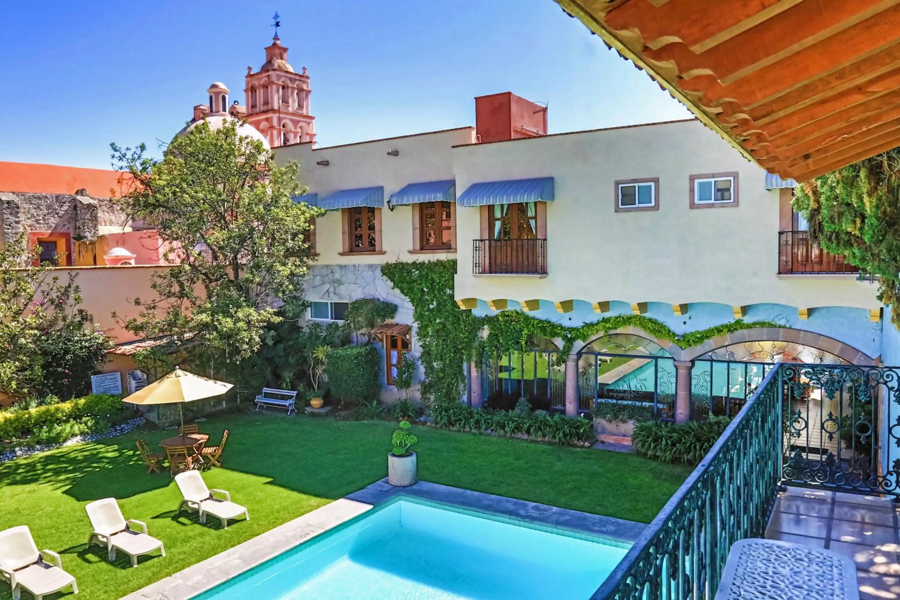 Property building in Hotel La Plaza de Tequisquiapan