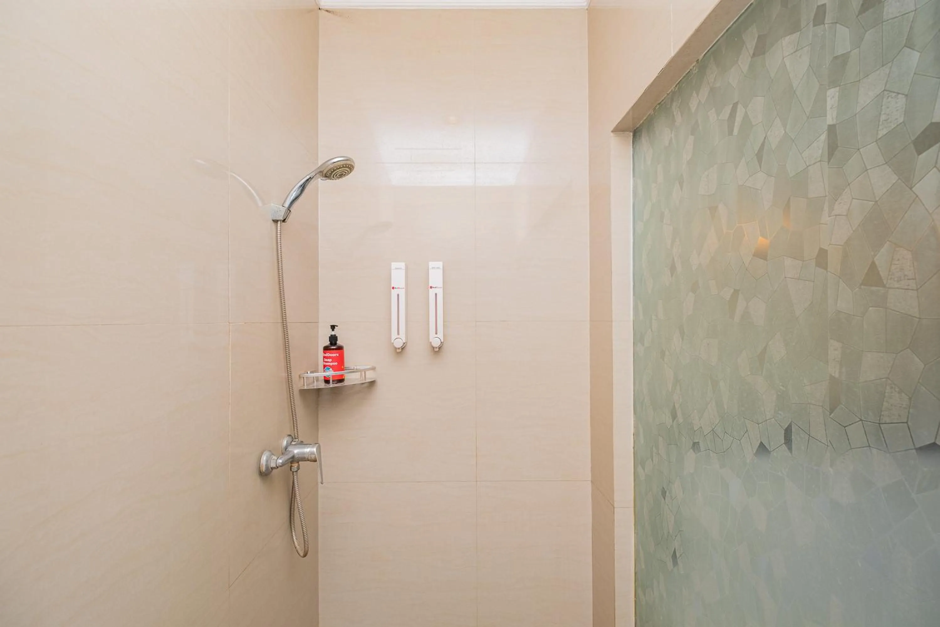 Bathroom in RedDoorz Plus @ Cideng Barat