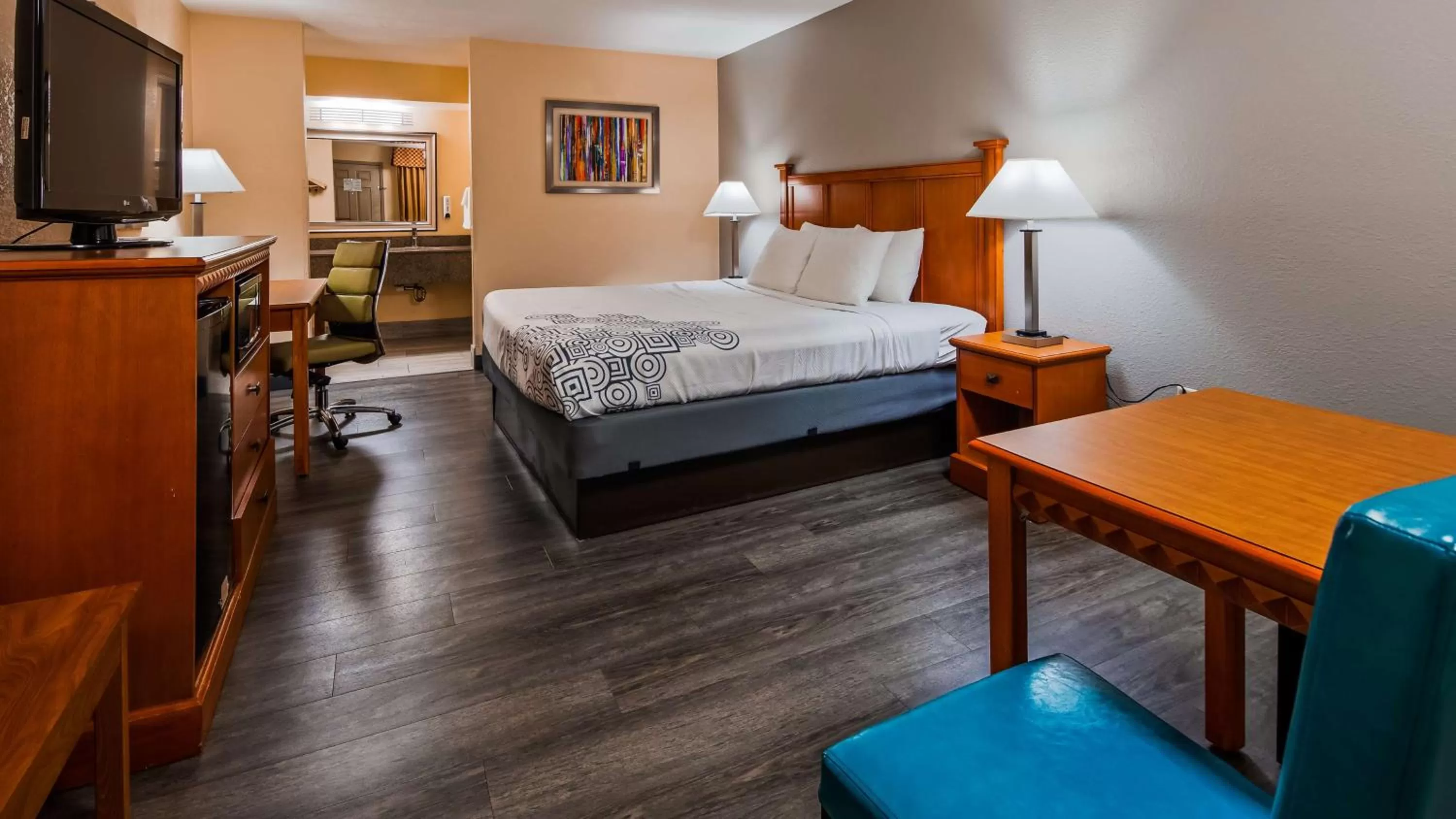 Photo of the whole room, Bed in Best Western Jacksonville near Little Rock Air Force Base