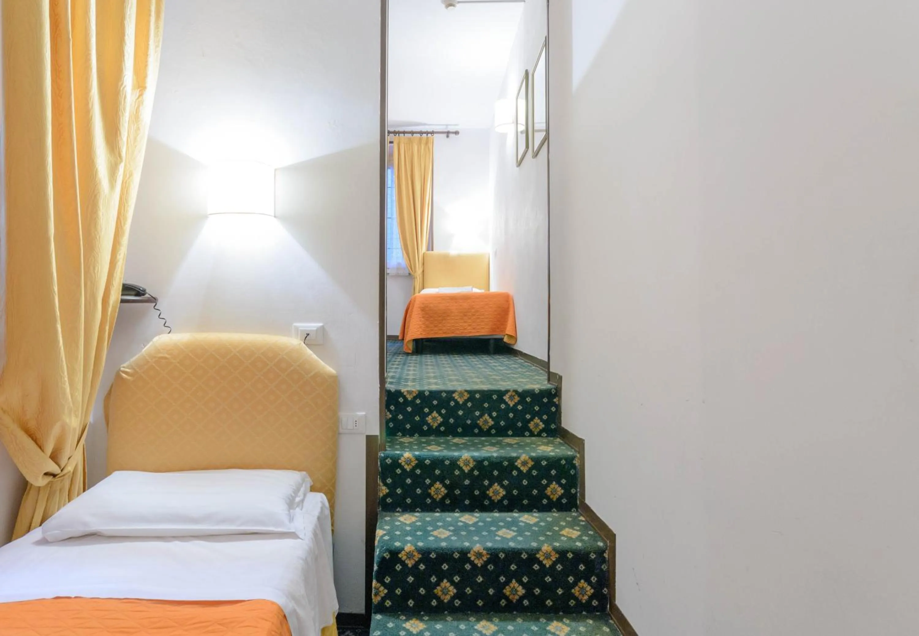 Bedroom, Bed in Hotel Rex