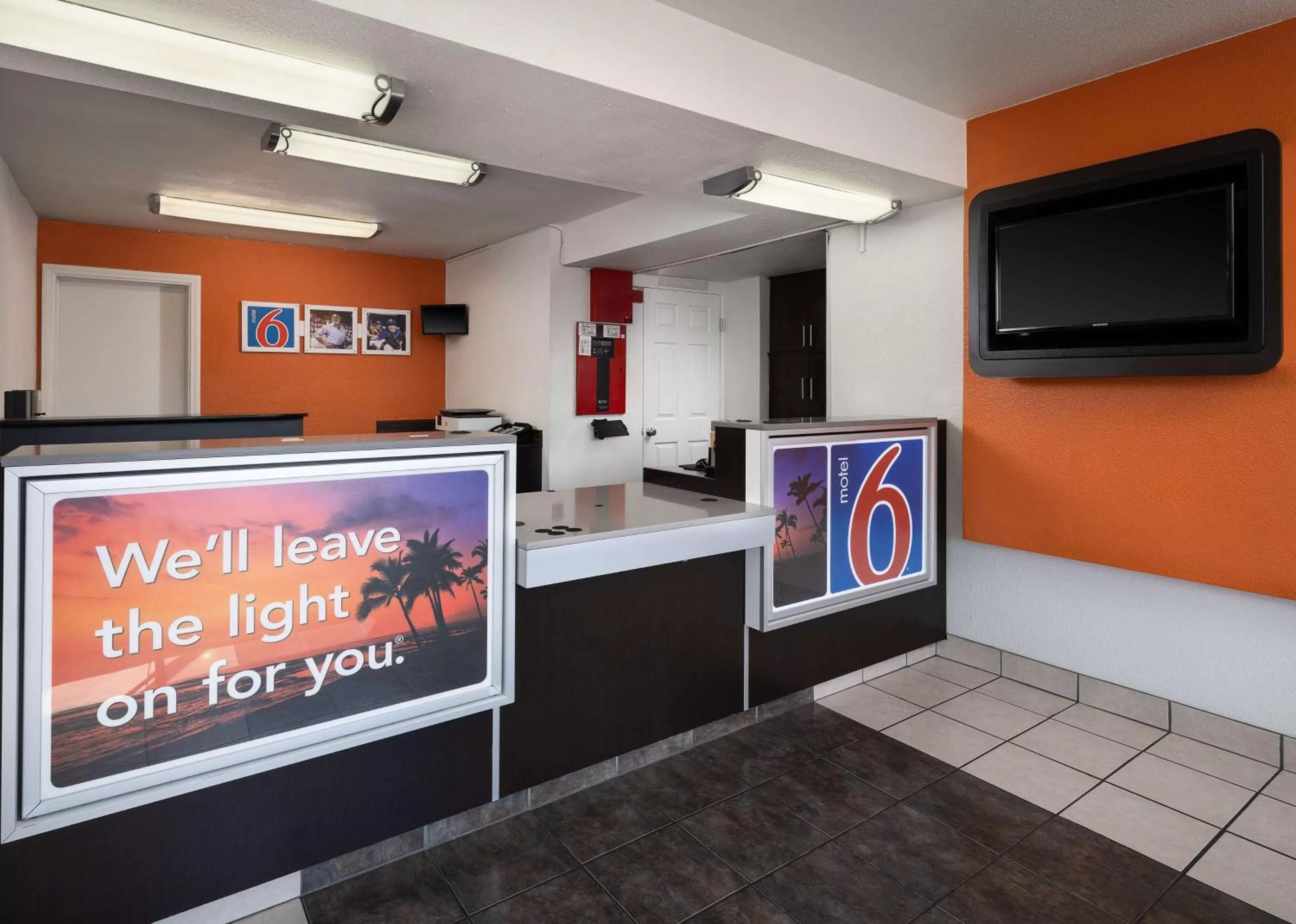 Lobby or reception in Motel 6-Carpinteria, CA - Santa Barbara - North