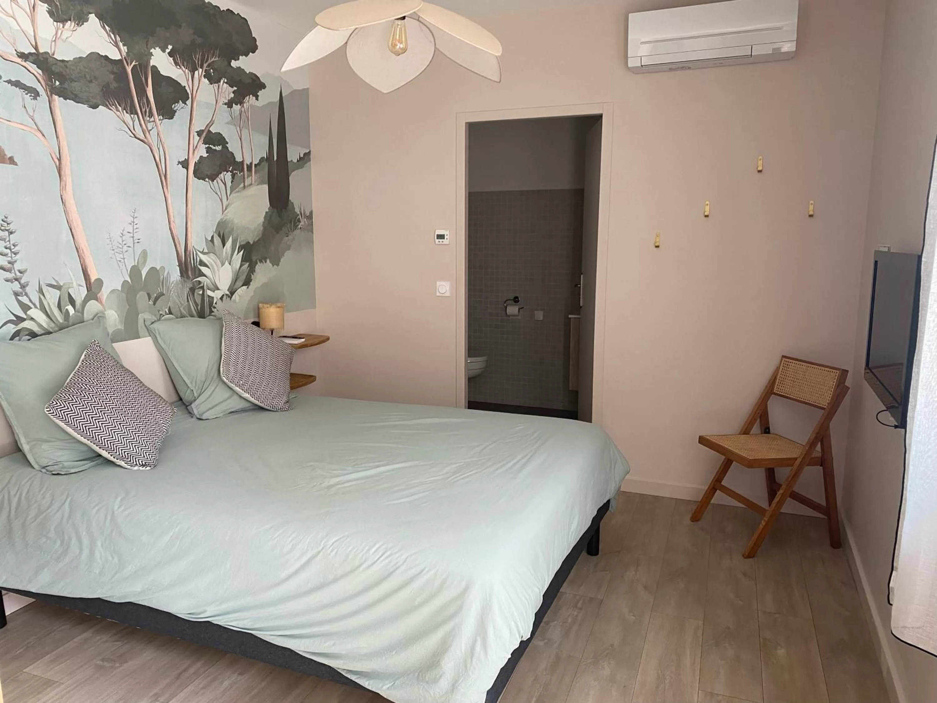 Bed in Chambres d'hôtes Le Studio Bordelais