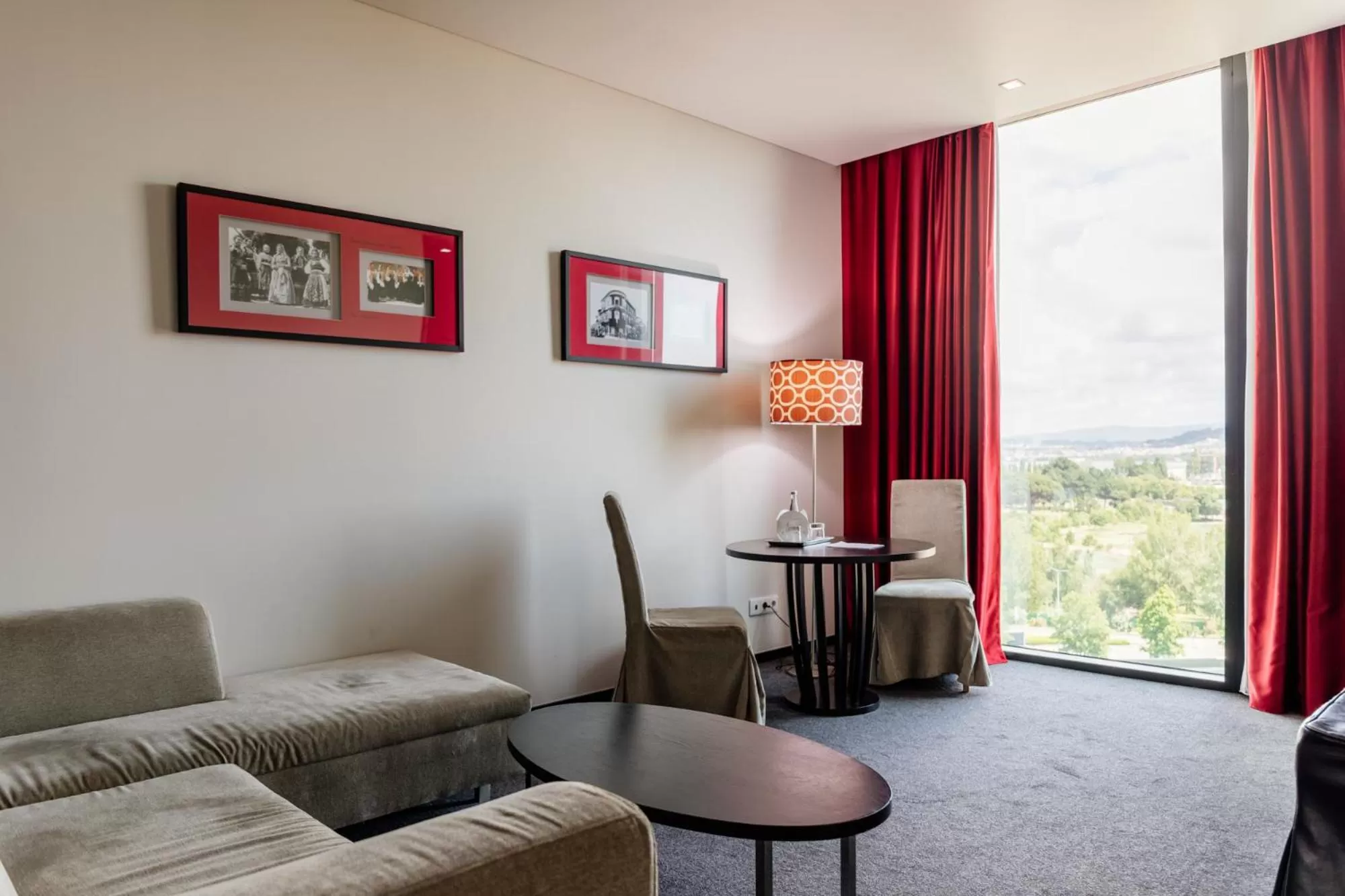 Seating area in Axis Viana Business & SPA Hotel