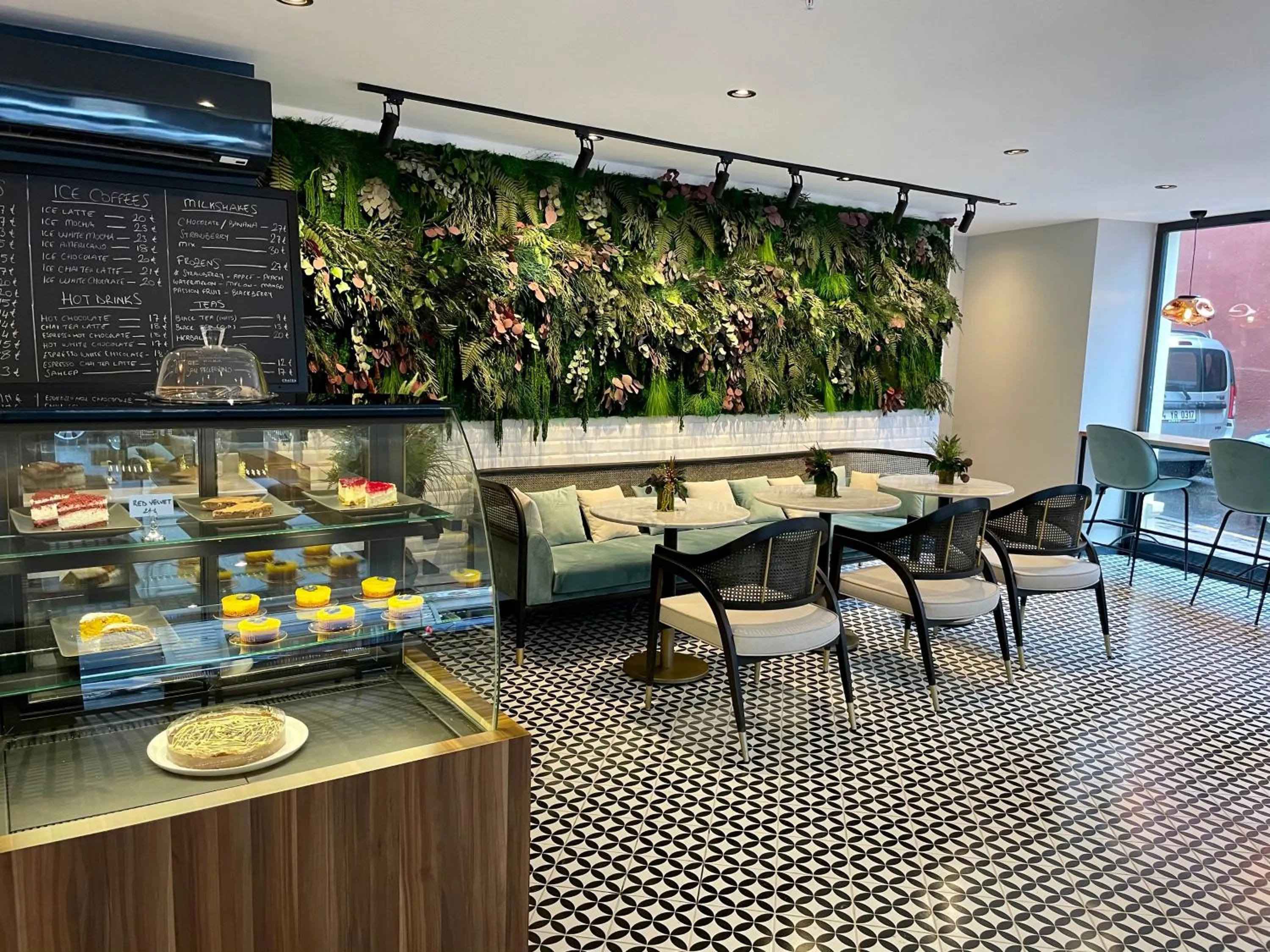 Restaurant/places to eat in Weingart Istanbul