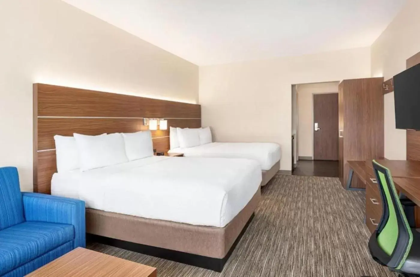 Queen Suite with Two Queen Beds and Mobility Accessible Bathtub - Non-Smoking in Holiday Inn Express & Suites Austin North - Pflugerville by IHG Queen Suite with Two Queen Beds and Mobility Accessible Bathtub - Non-Smoking in Holiday Inn Express & Suites Austin North - Pflugerville by IHG