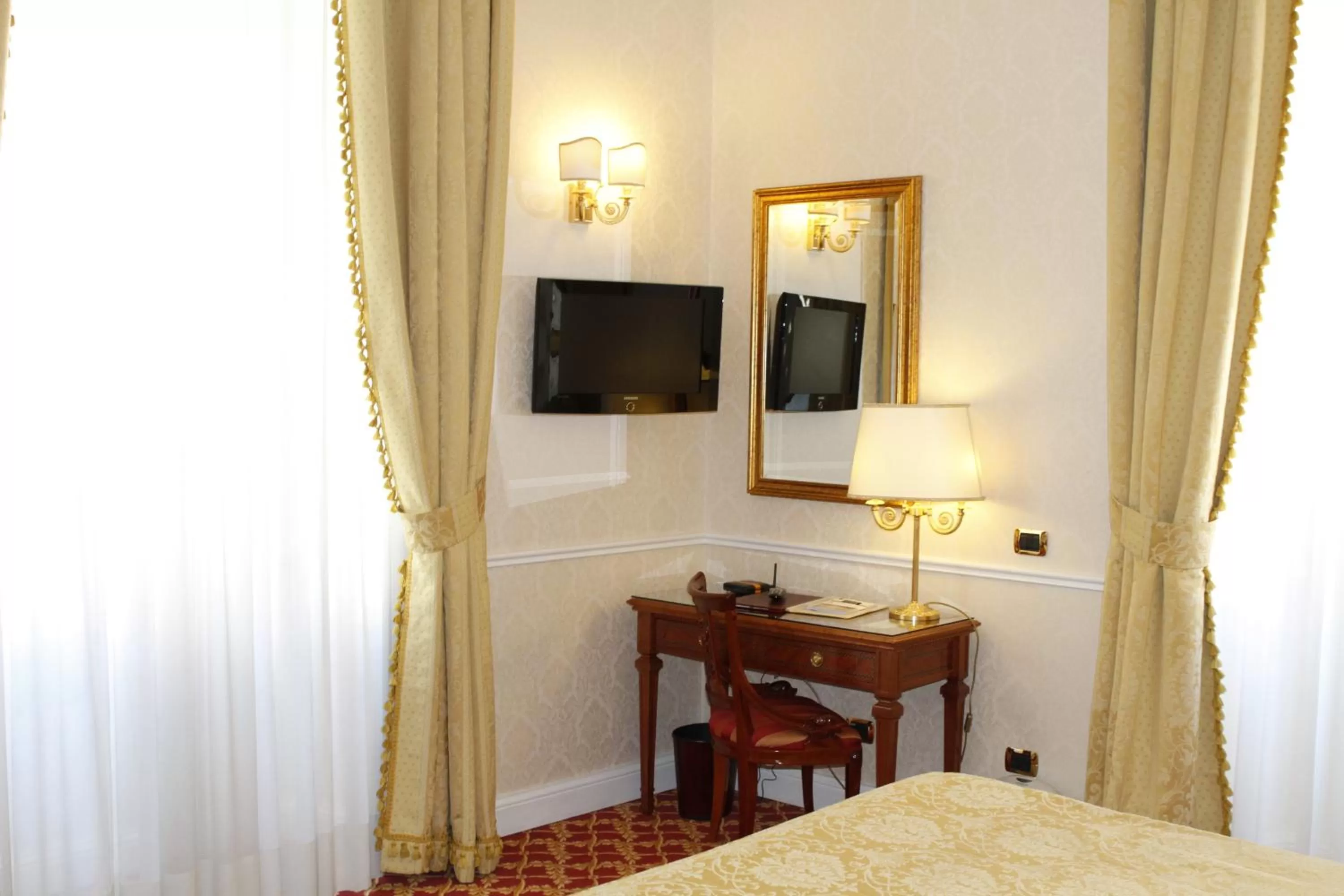 TV and multimedia, Bed in Hotel Villa Pinciana