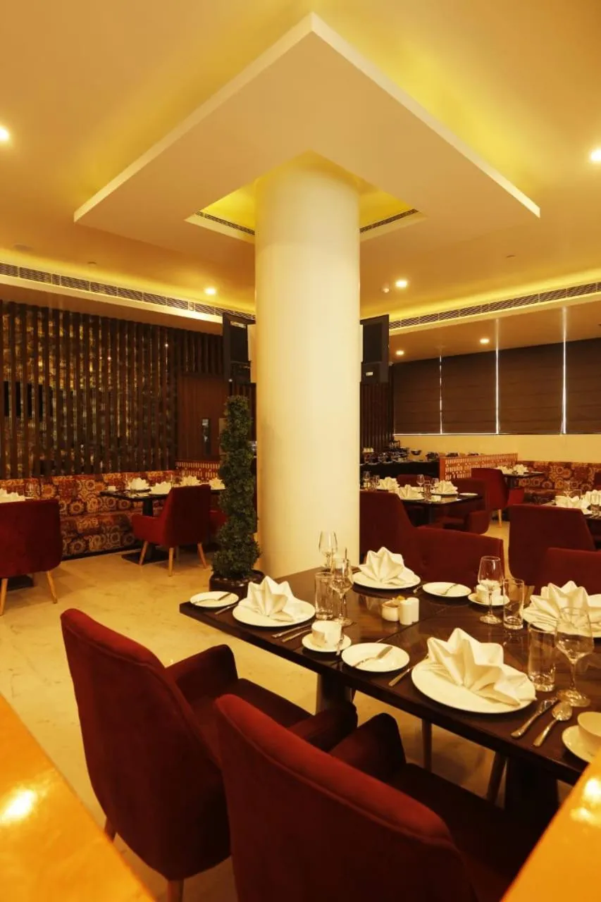 Restaurant/places to eat in Days Hotel Jaipur Tonk Road By Wyndham