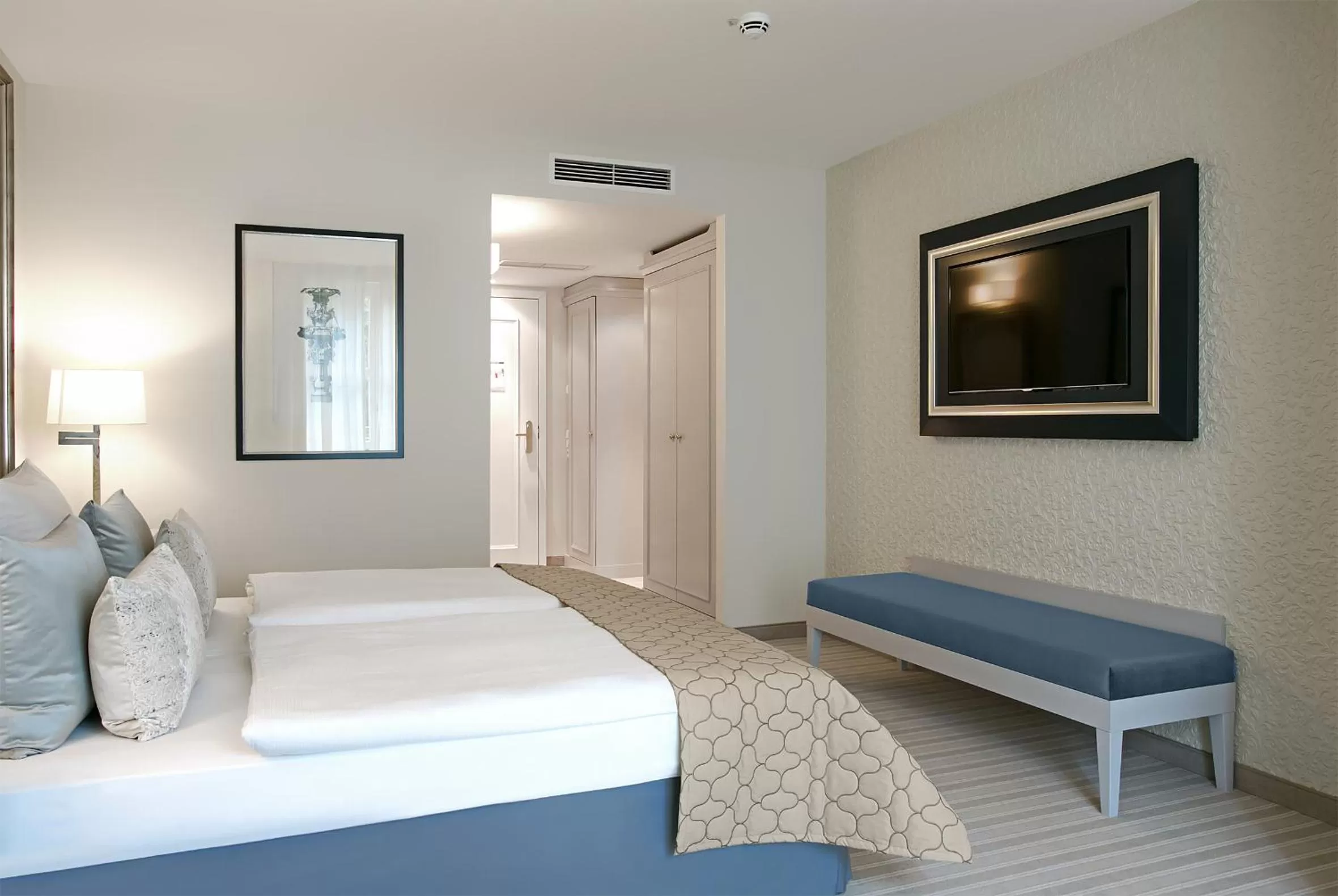 TV and multimedia, Bed in Dorint Parkhotel Meißen