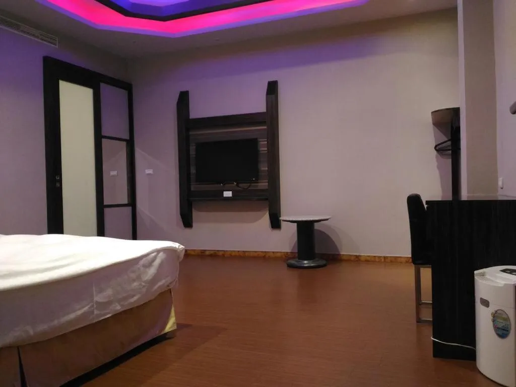 Decorative detail, Bed in Wei Feng Hotel - Kaohsiung