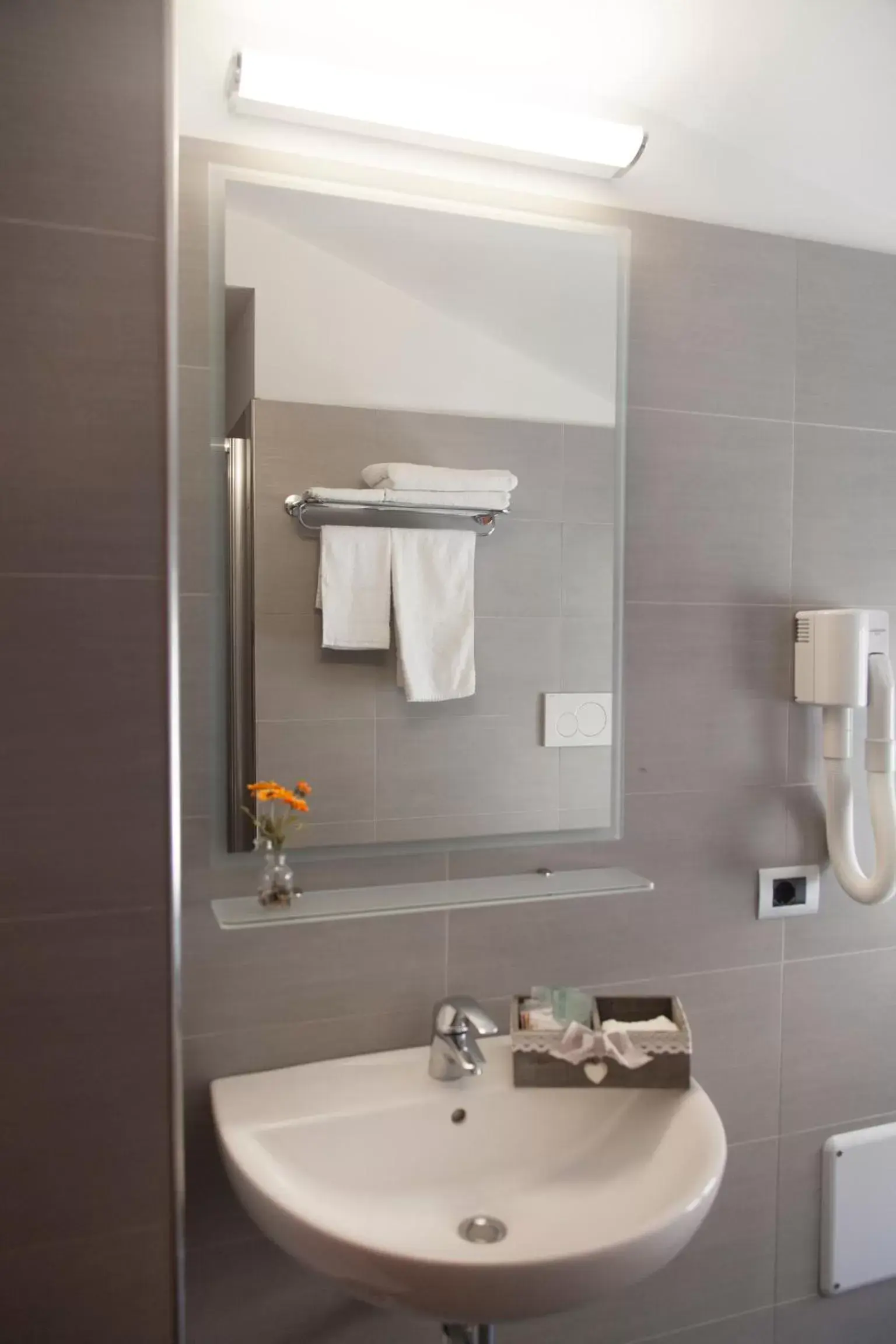 Basic Double Room in Hotel Gabbiano Basic Double Room in Hotel Gabbiano