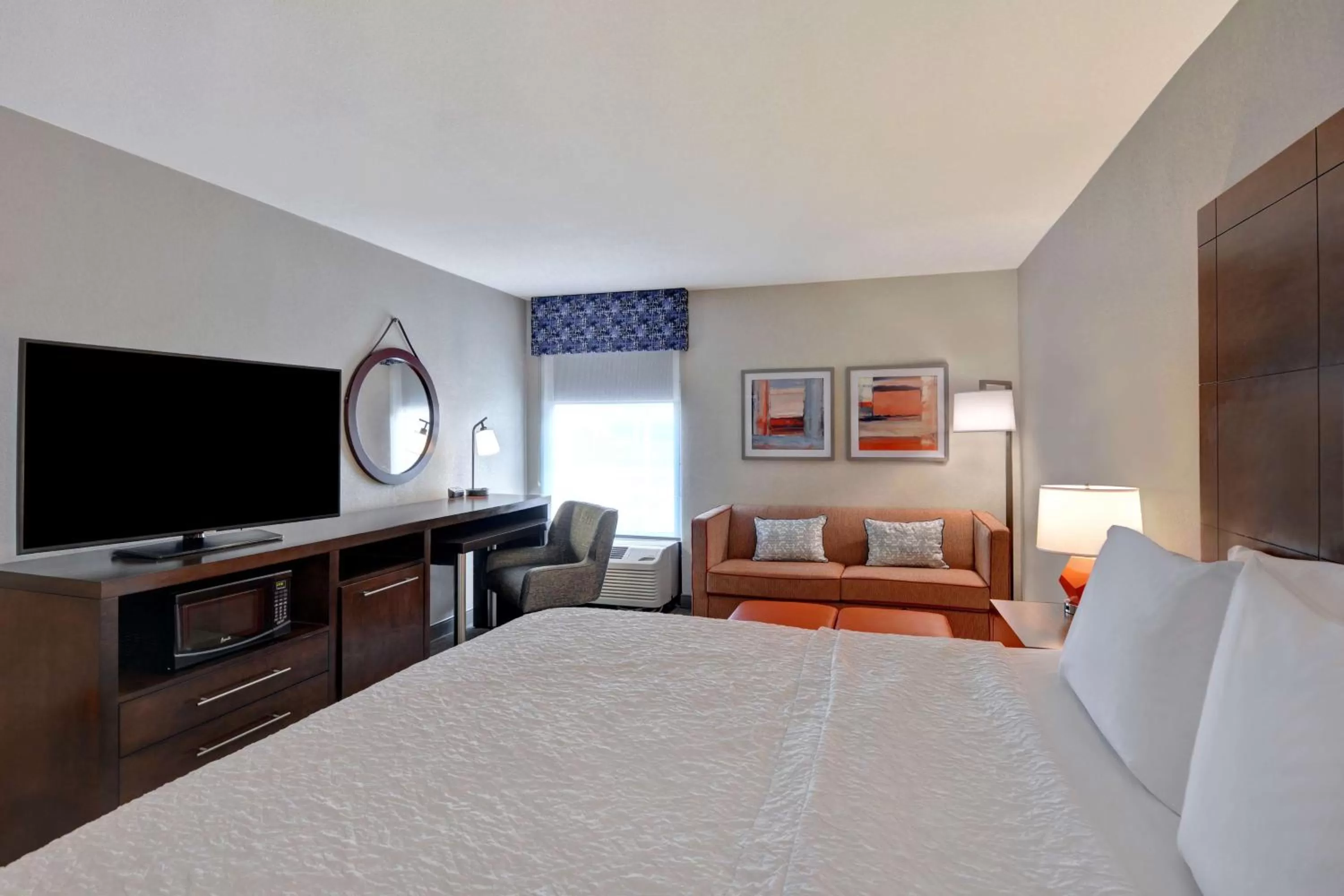 Bedroom, Bed in Hampton Inn Anderson