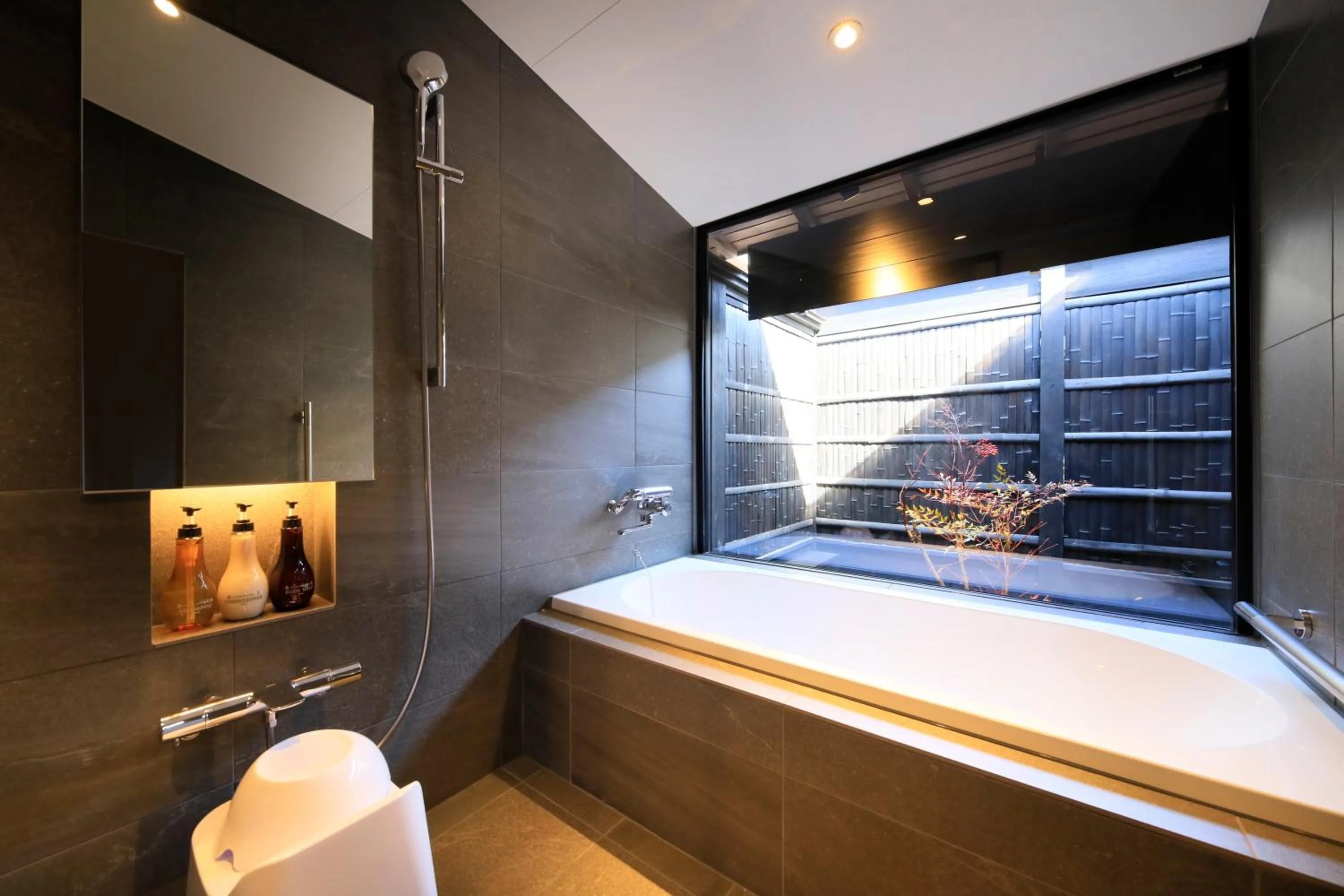 Shower in Fuji Onsenji Yumedono