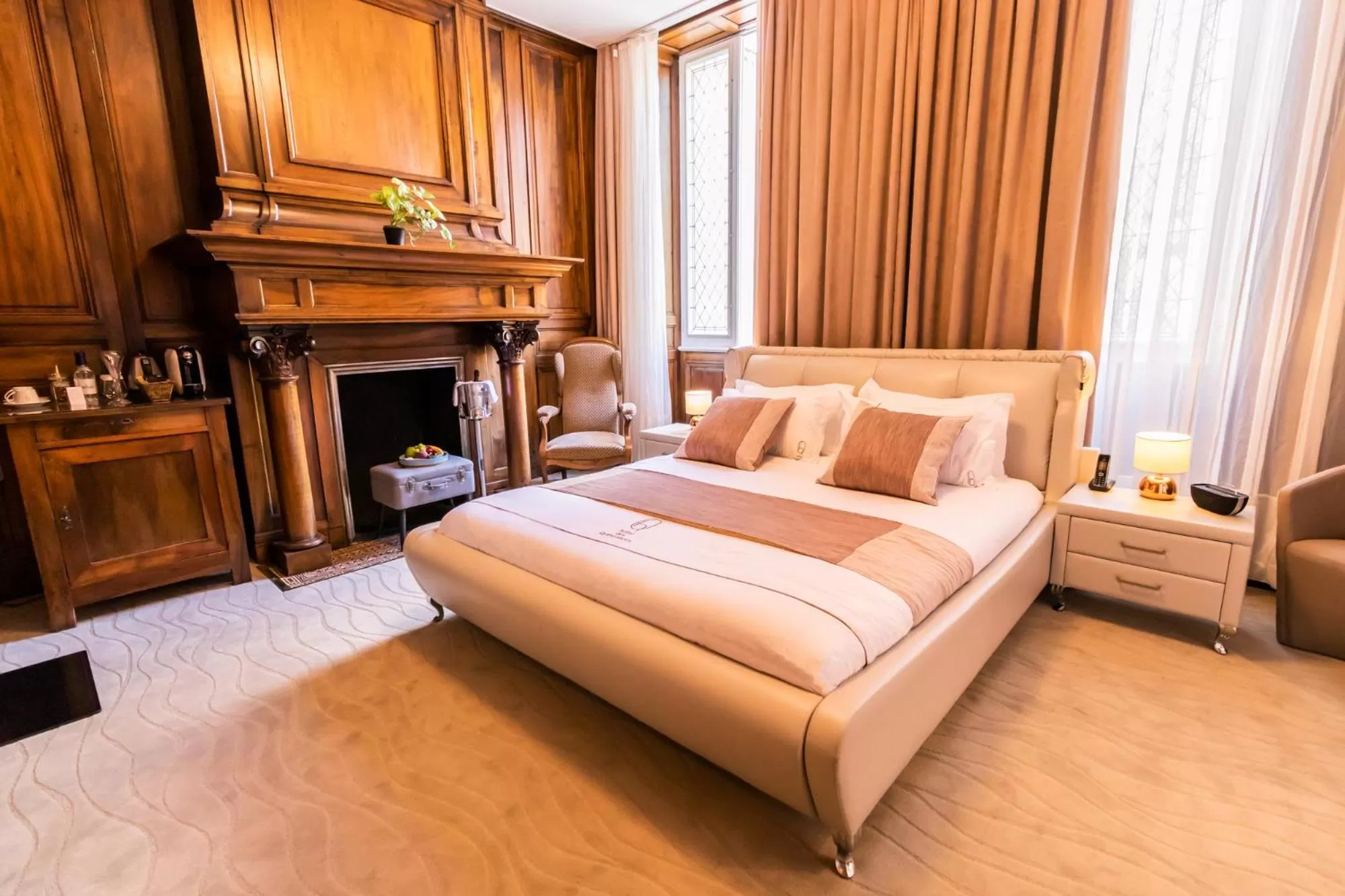 Shower, Bed in Hotel des Quinconces Bordeaux Centre