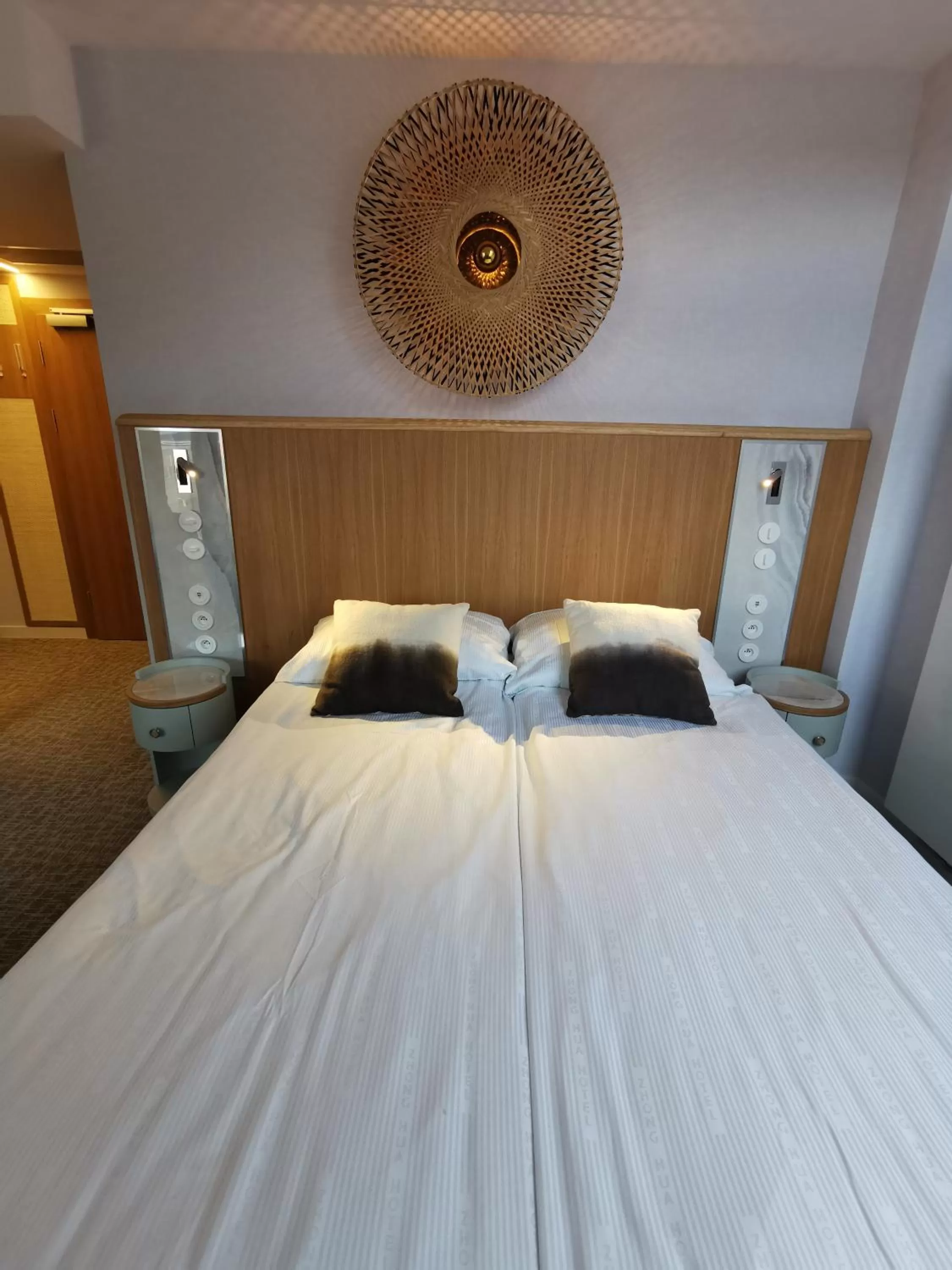 Bed in Hotel Zhong Hua