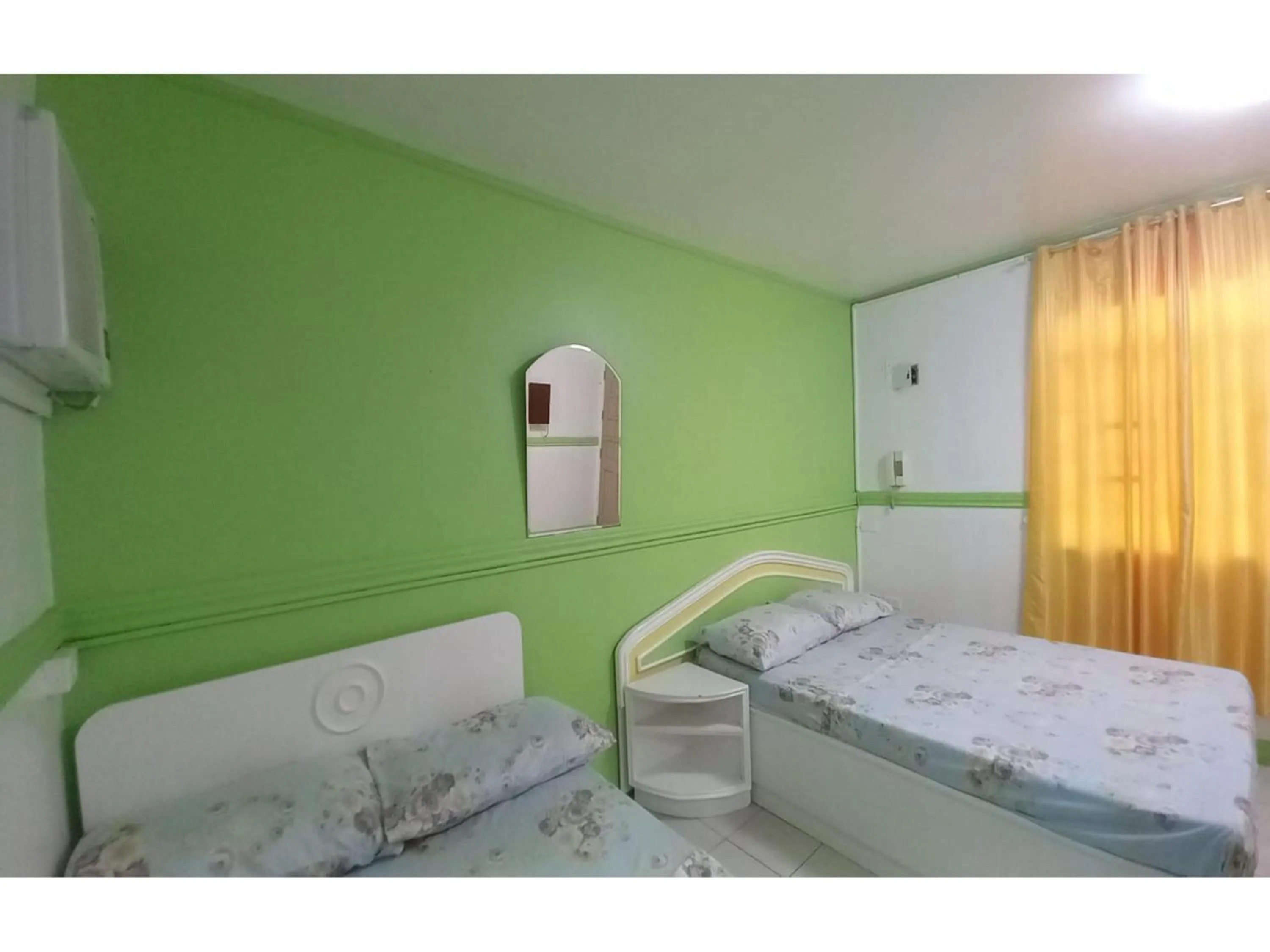 Standard Quadruple Room in OYO 1048 Jomckayl Apartelle