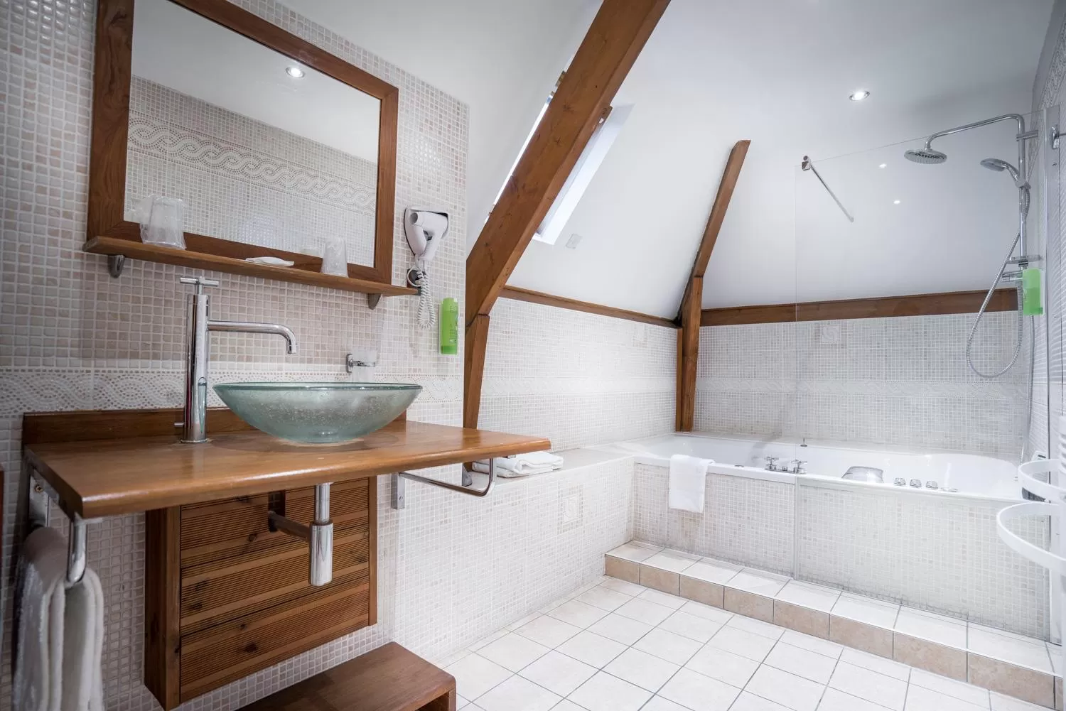 Bathroom in Best Western Hotel Ile de France