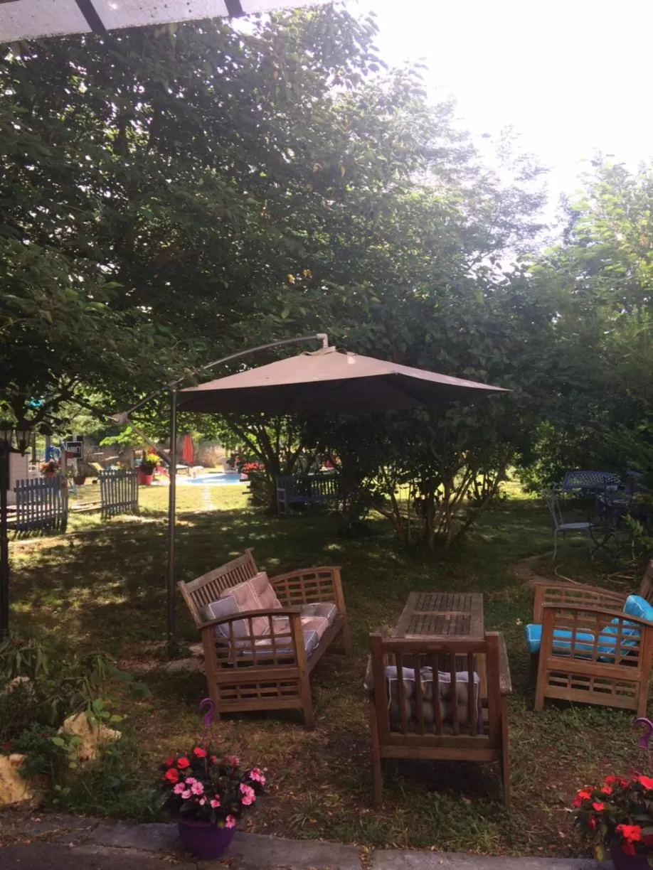 Garden view in Avenue de la Gare