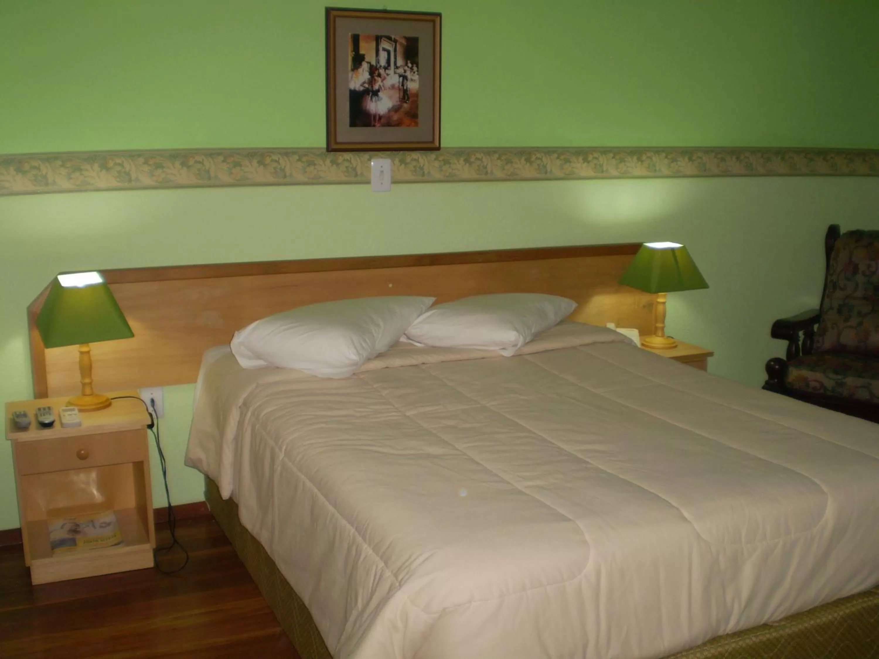 Bed in Hotel Gravataí Center