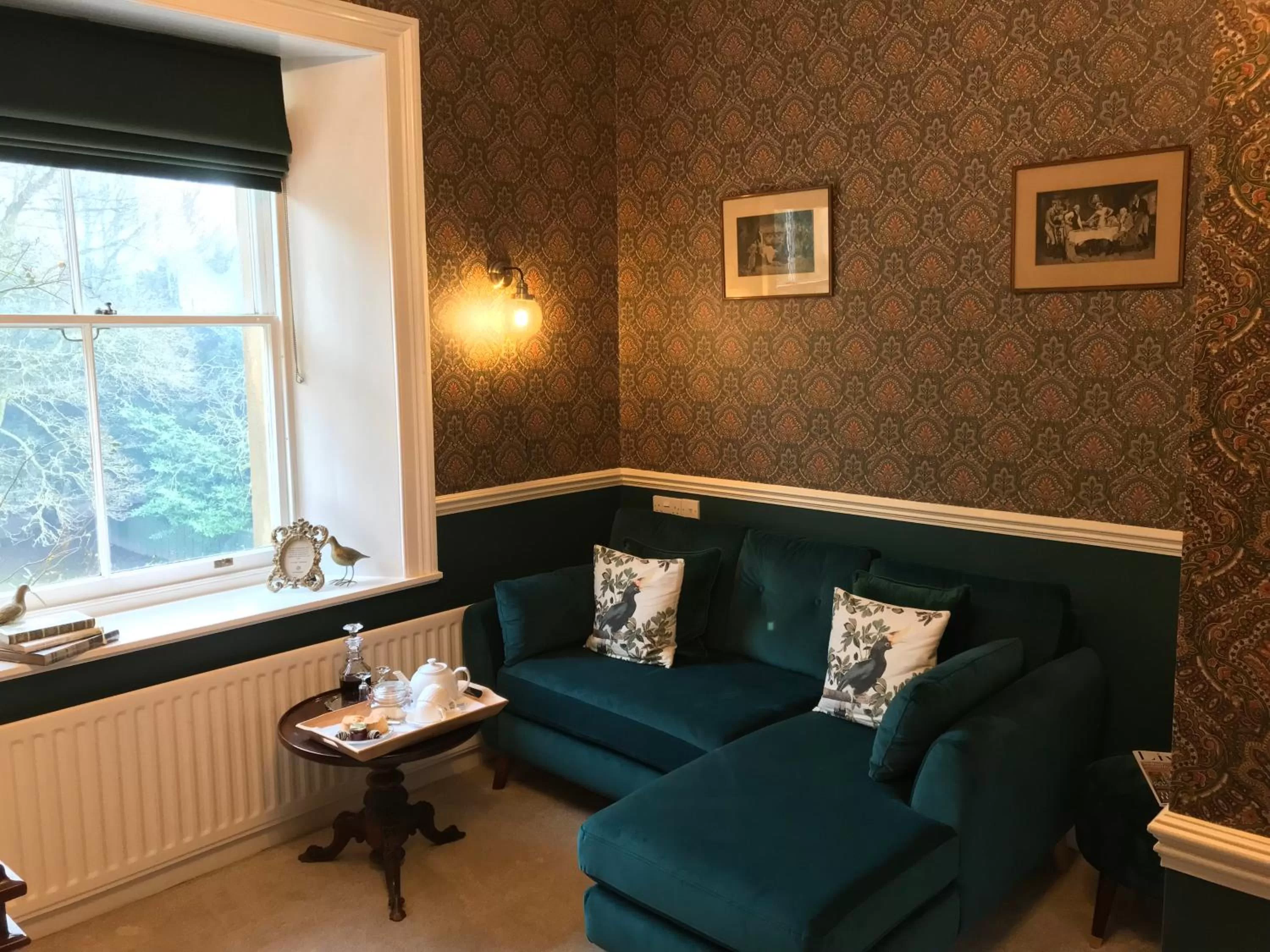 Seating Area in West Layton Manor