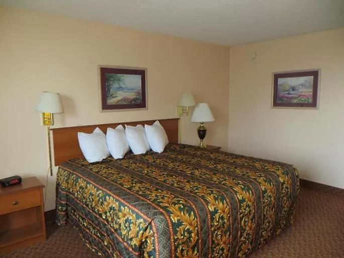 Bed in Super Stay Inn Princeton