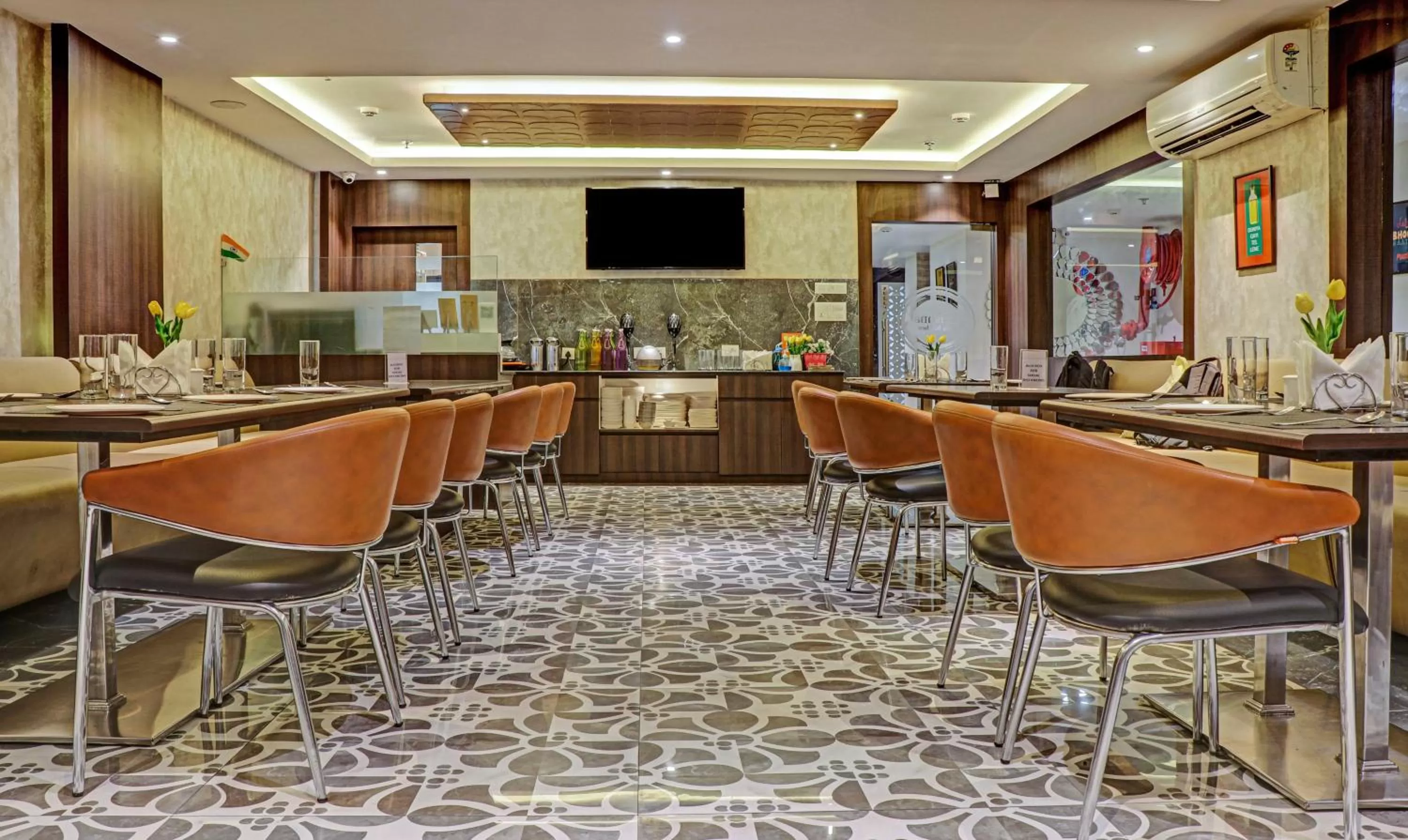 Restaurant/places to eat in The Onyx Hotel