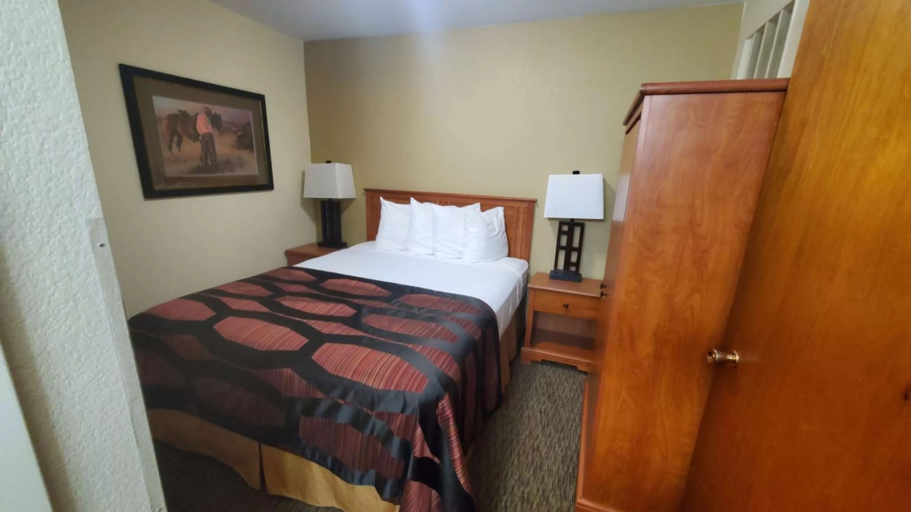 Photo of the whole room, Bed in Best Western Plains Motel