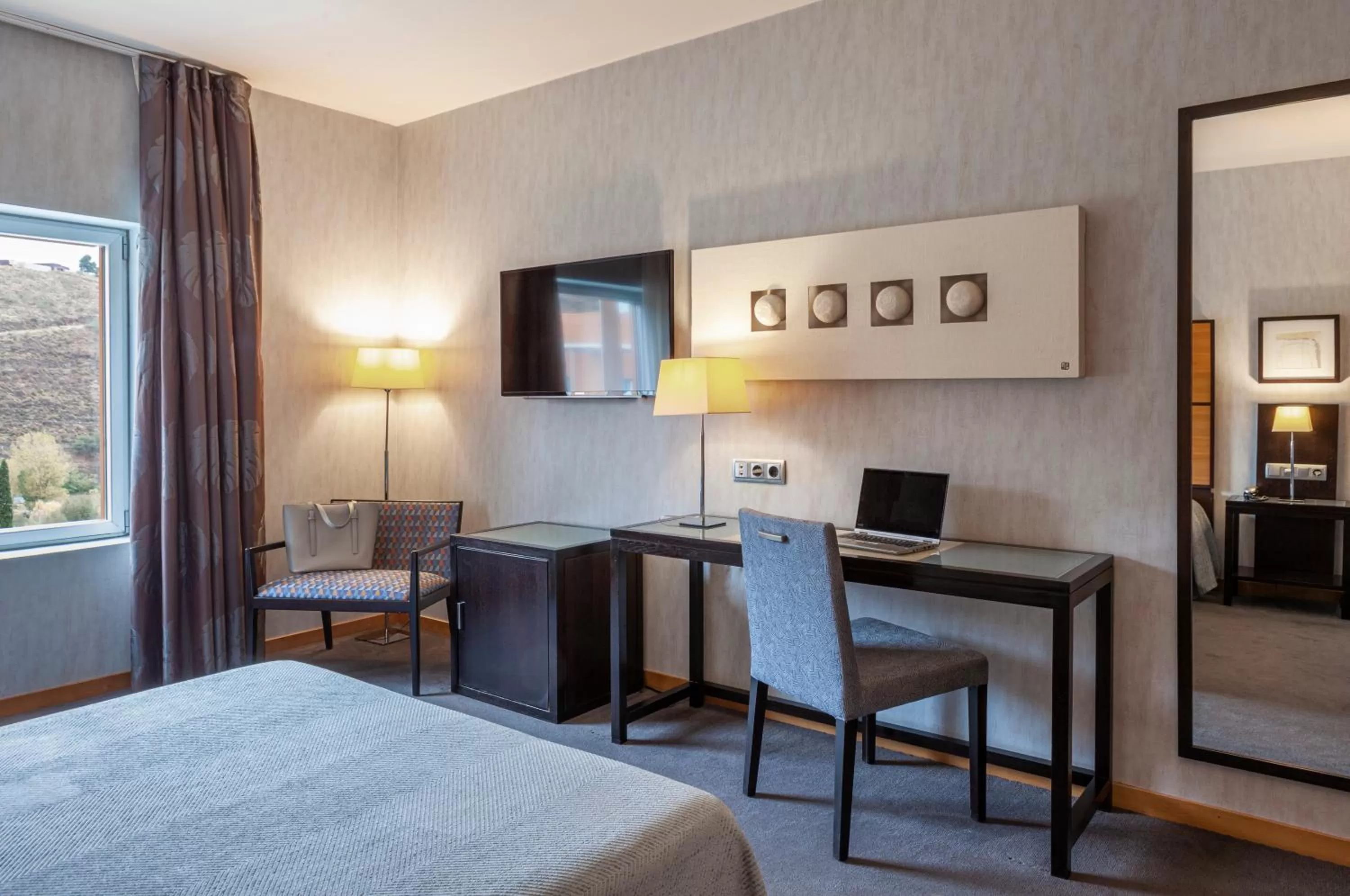 Photo of the whole room, Bed in Hotel Macià Real De La Alhambra