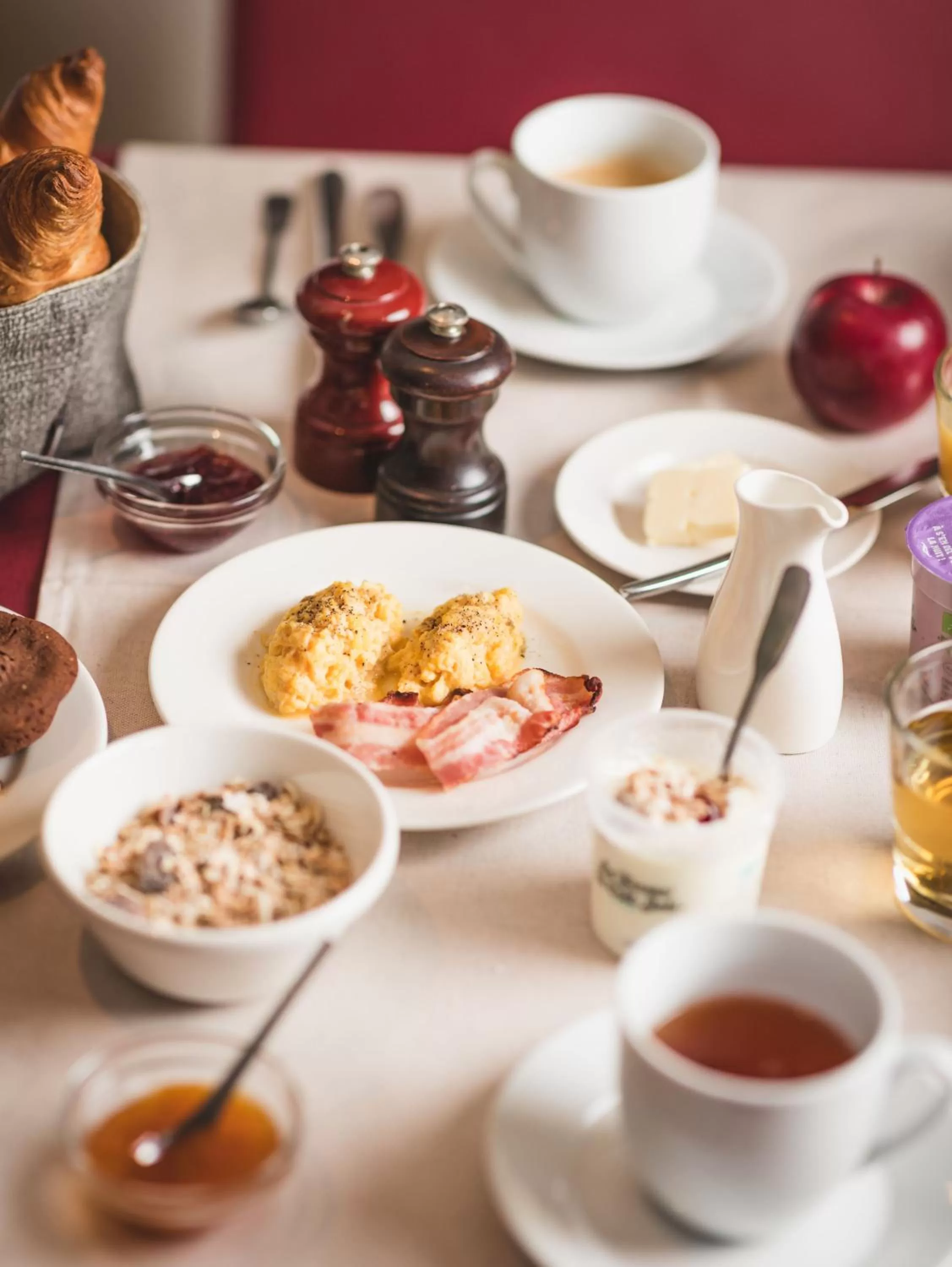 Breakfast in La Terrasse Fleurie, Logis, Hôtel et Restaurant