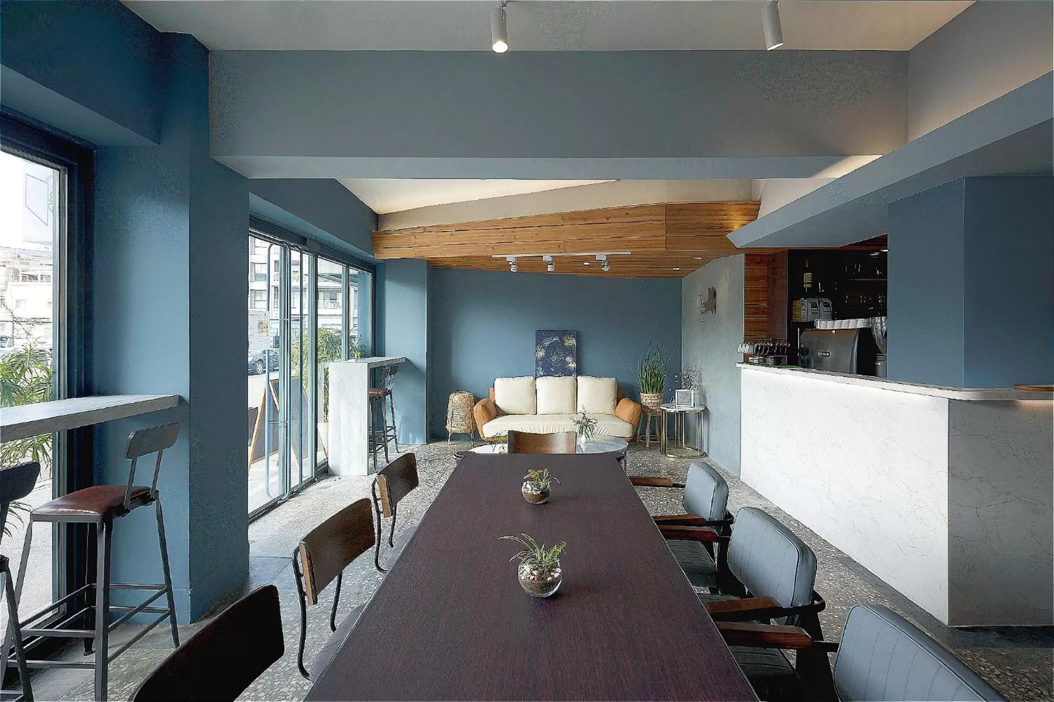 Restaurant/places to eat in Papersun Hotel