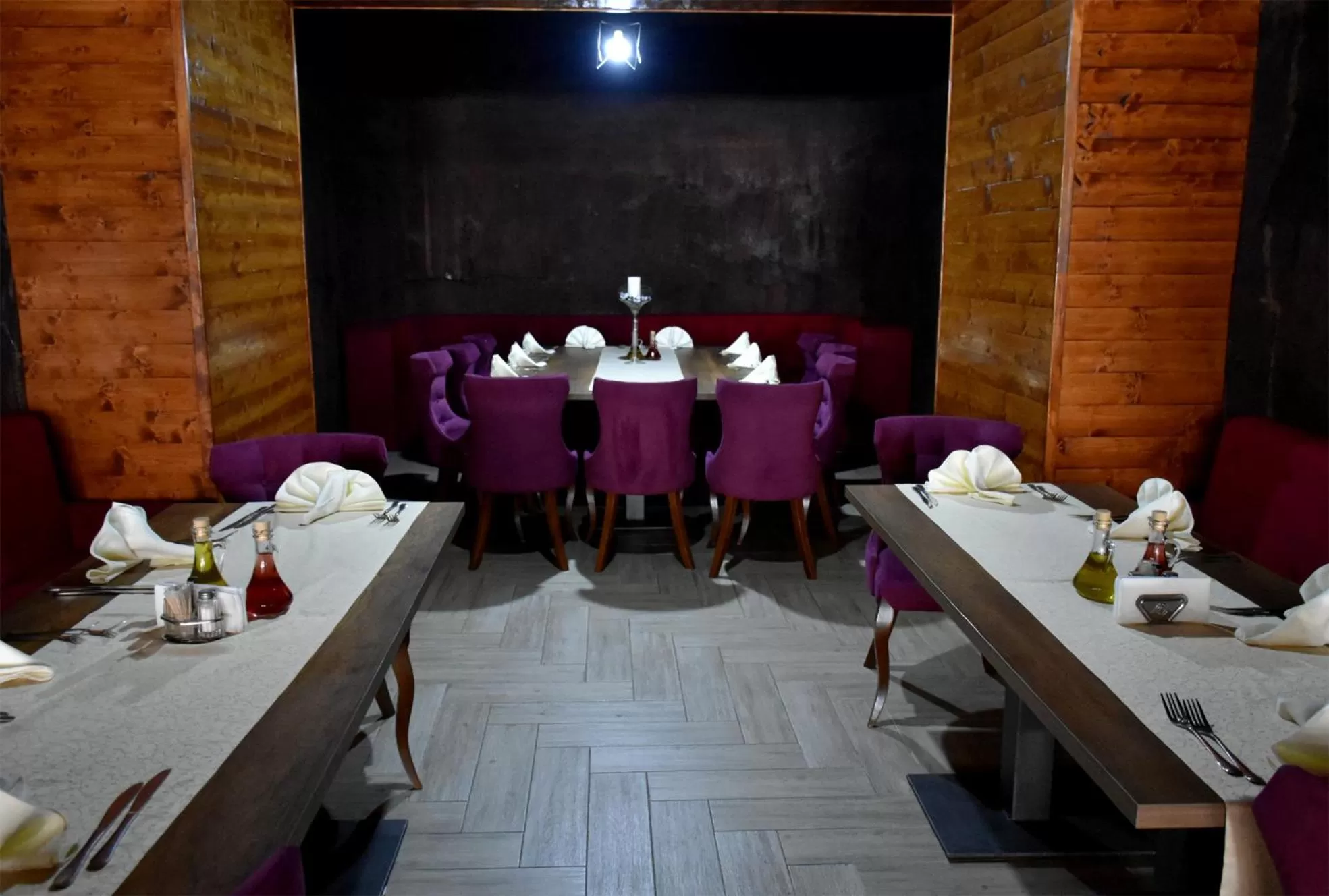 Restaurant/Places to Eat in Hotel and winery LOZAR