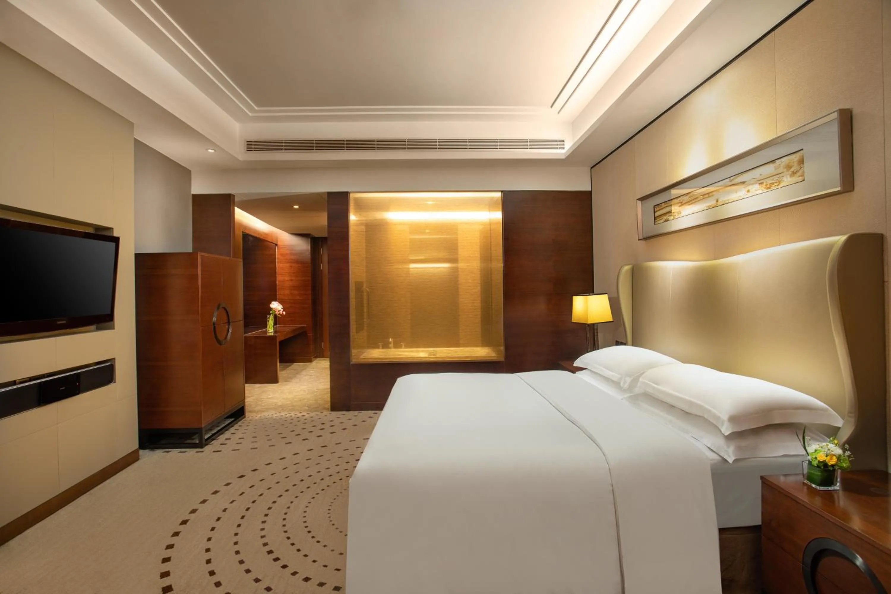 Bed in Crowne Plaza Huizhou by IHG
