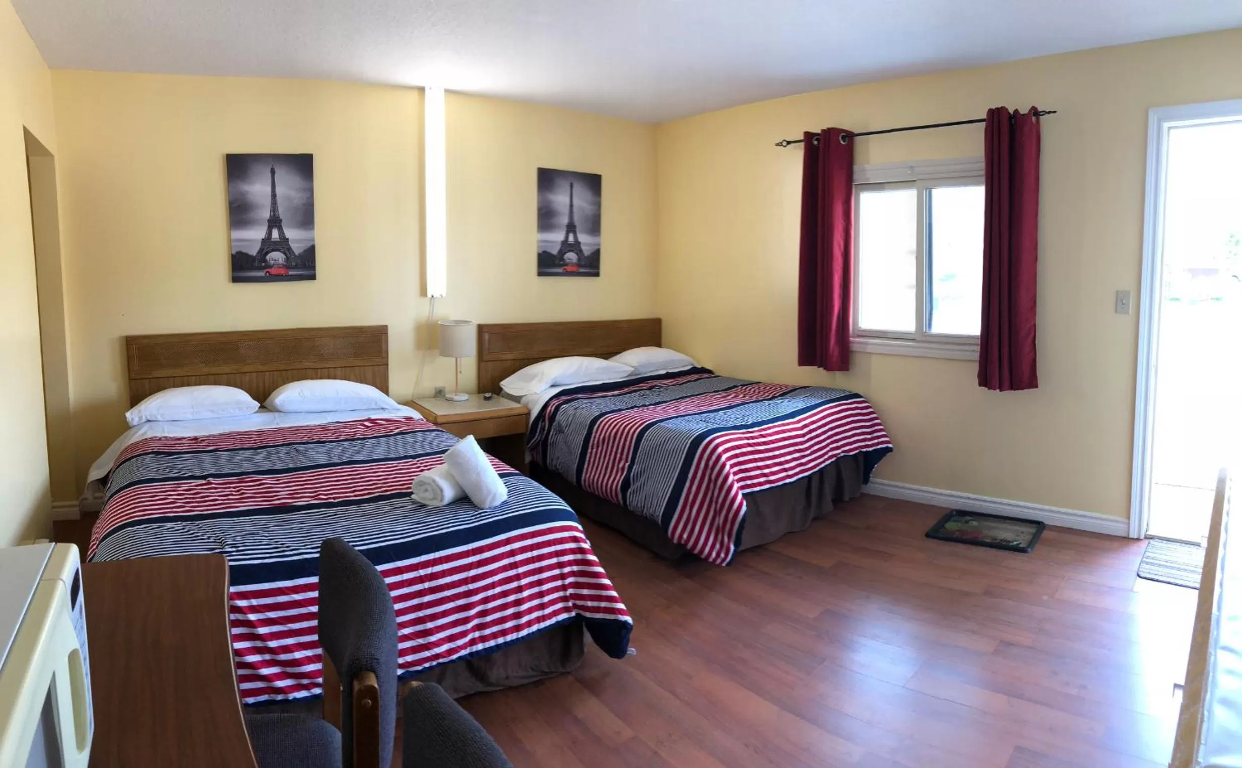 Bed in Wasaga Motel Inn