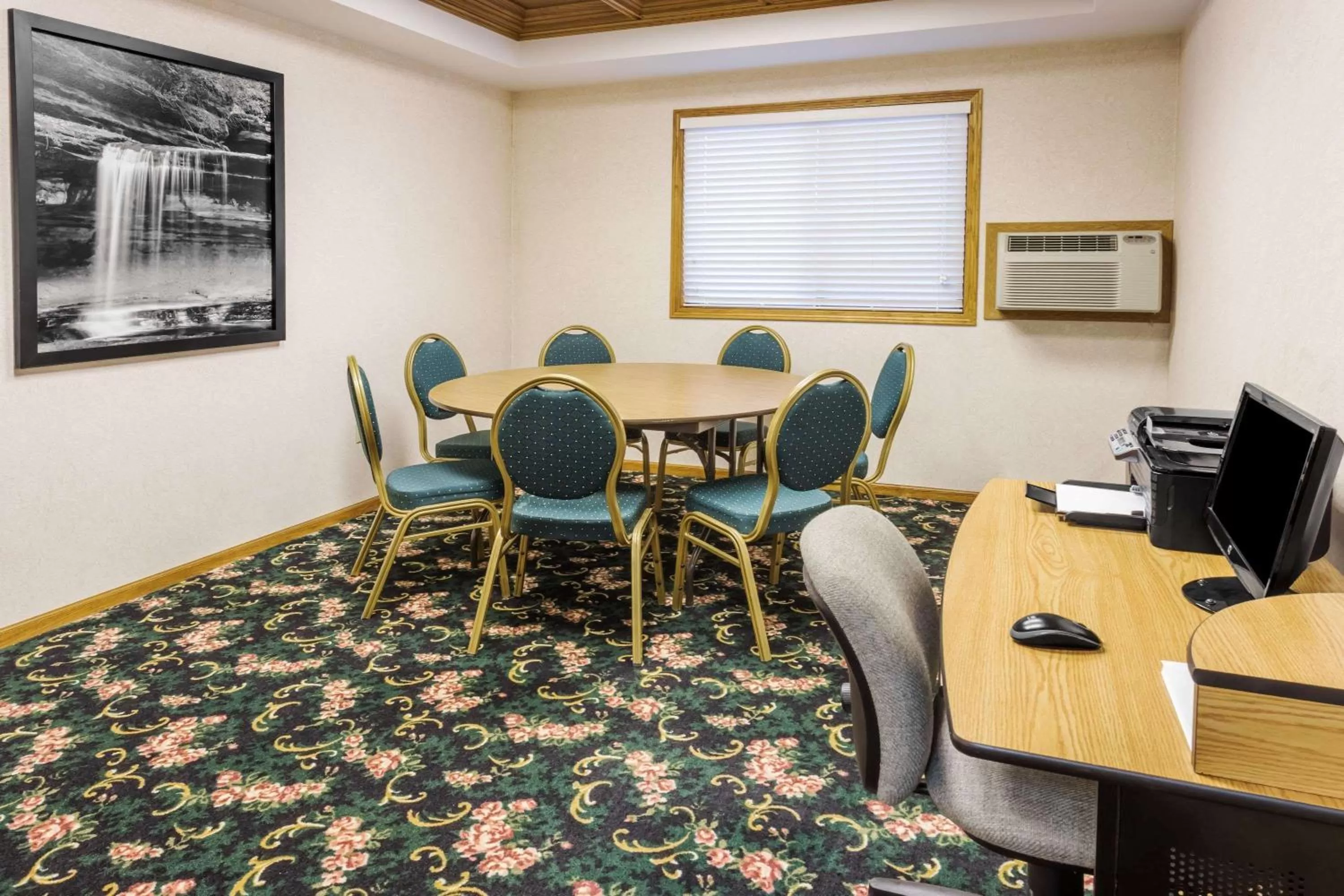 On site in Super 8 by Wyndham Ottawa Starved Rock