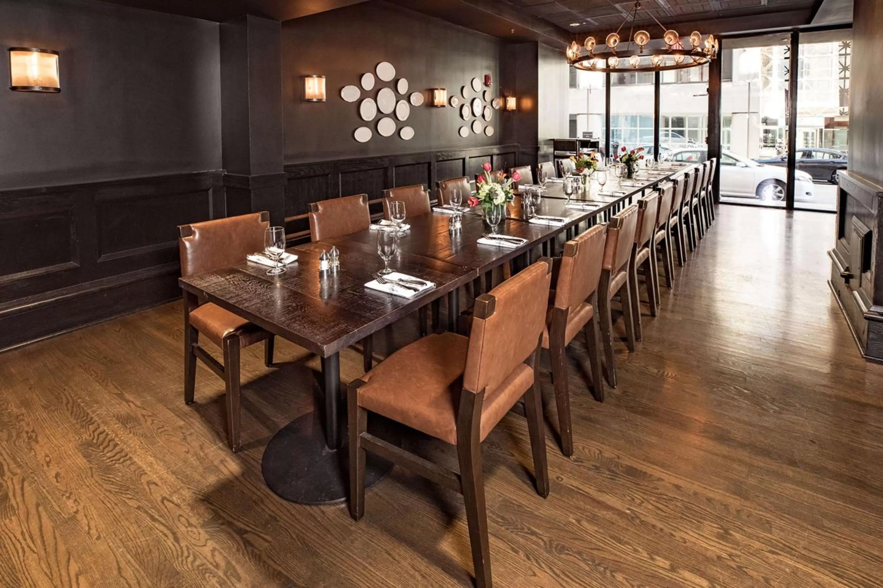 Restaurant/places to eat in Hotel Phillips Kansas City, Curio Collection By Hilton