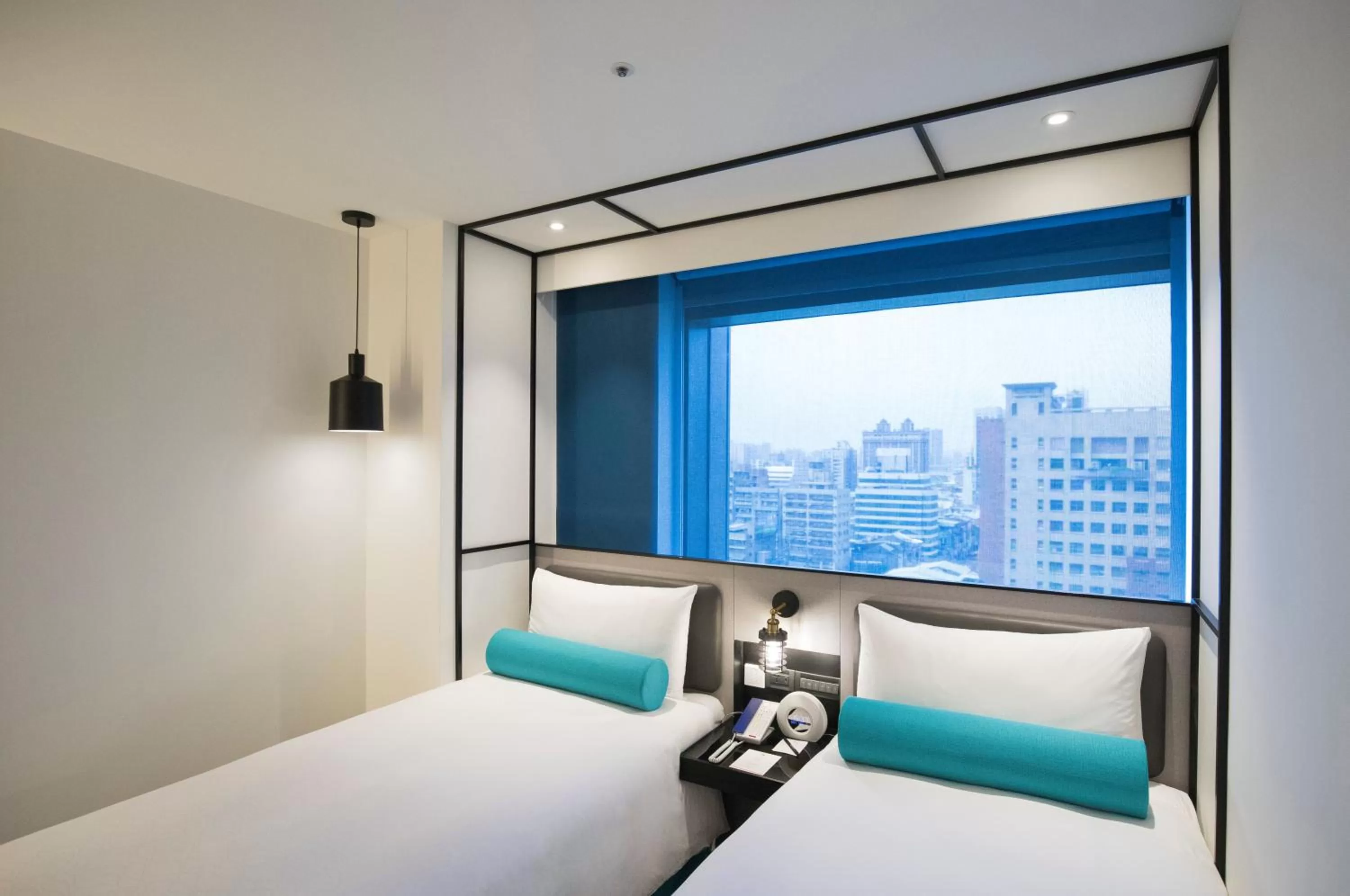 Bed in Caesar Metro Taipei