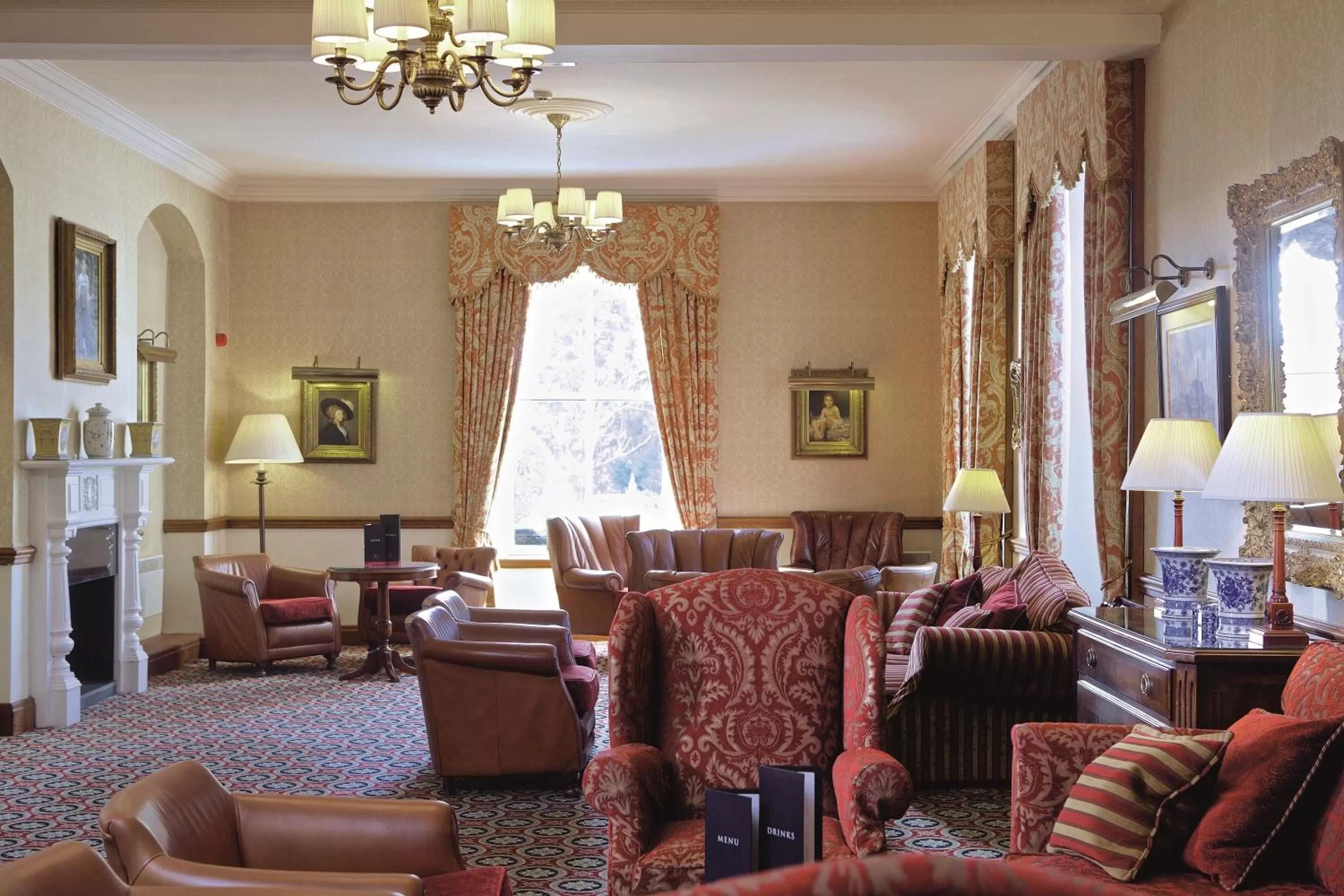 Lounge or bar in Macdonald Crutherland House