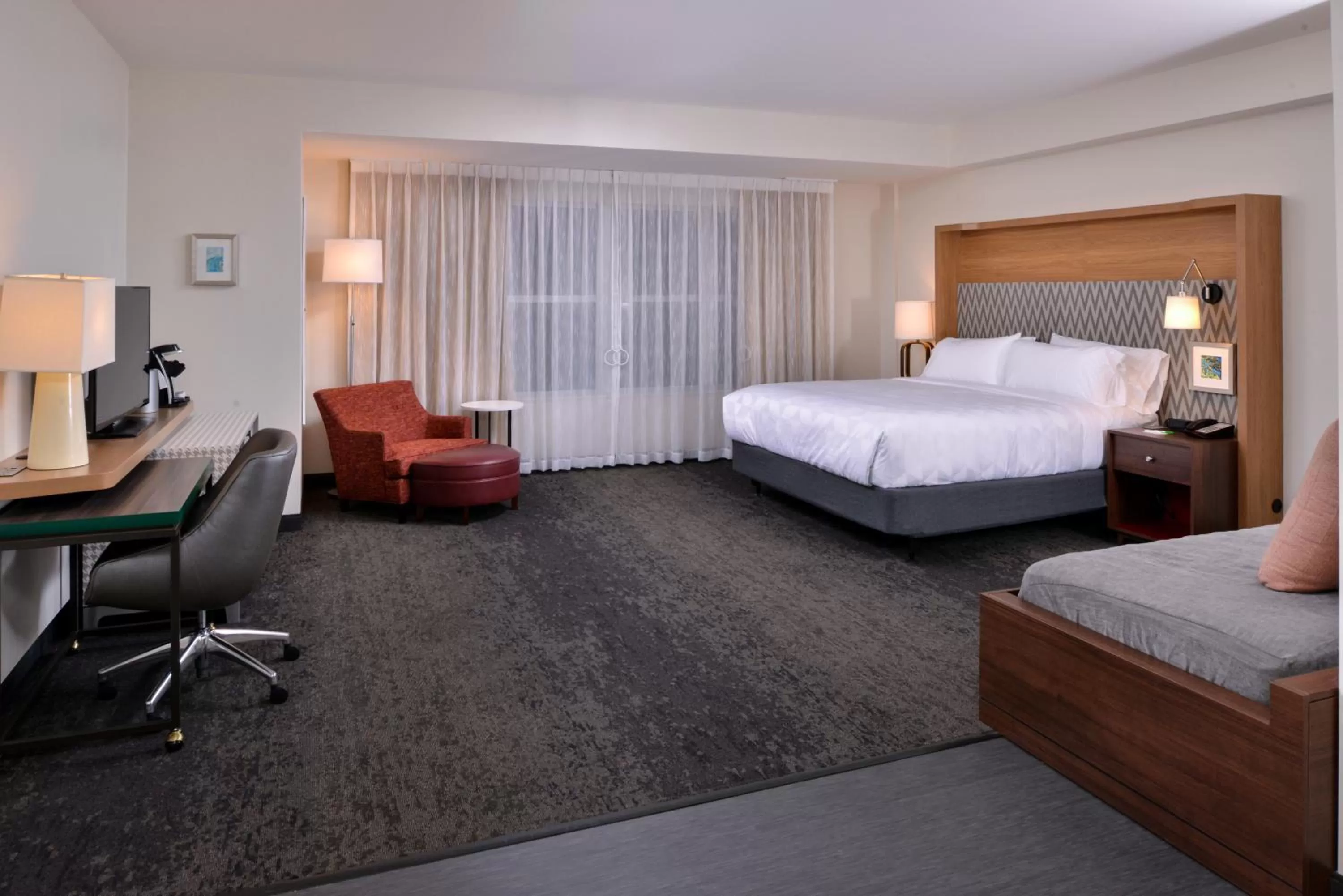 Photo of the whole room, Bed in Holiday Inn & Suites - Farmington Hills - Detroit NW by IHG