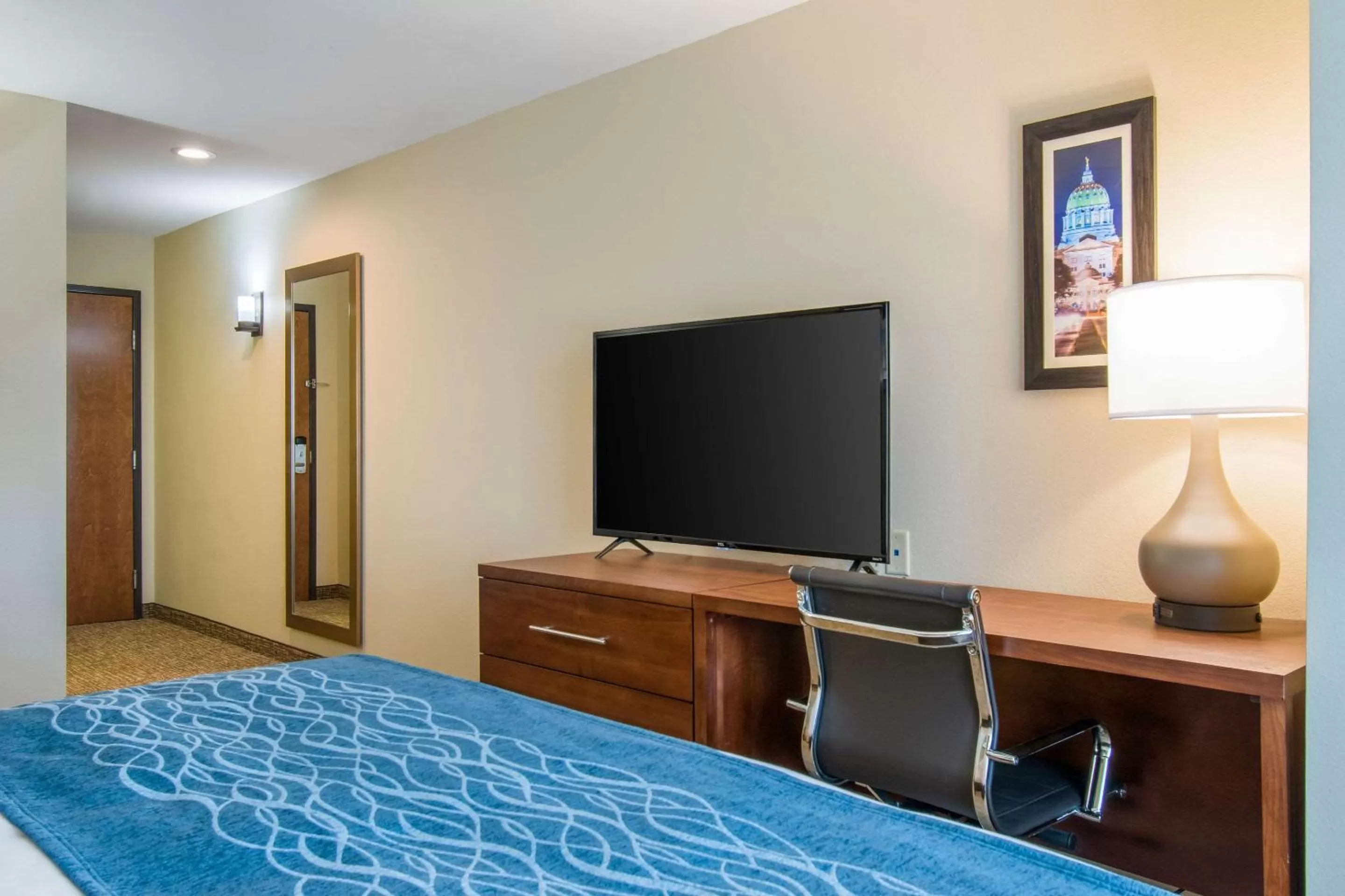 Photo of the whole room, Bed in Comfort Inn & Suites Harrisburg - Hershey West
