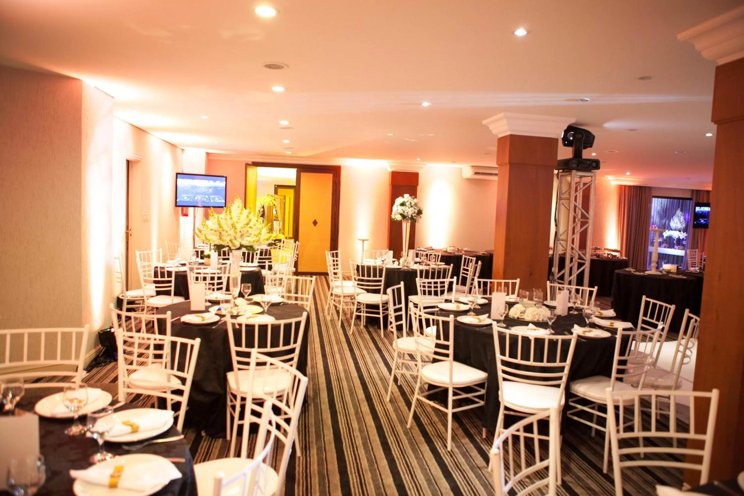 Meeting/conference room, Restaurant/Places to Eat in Kuster Hotel