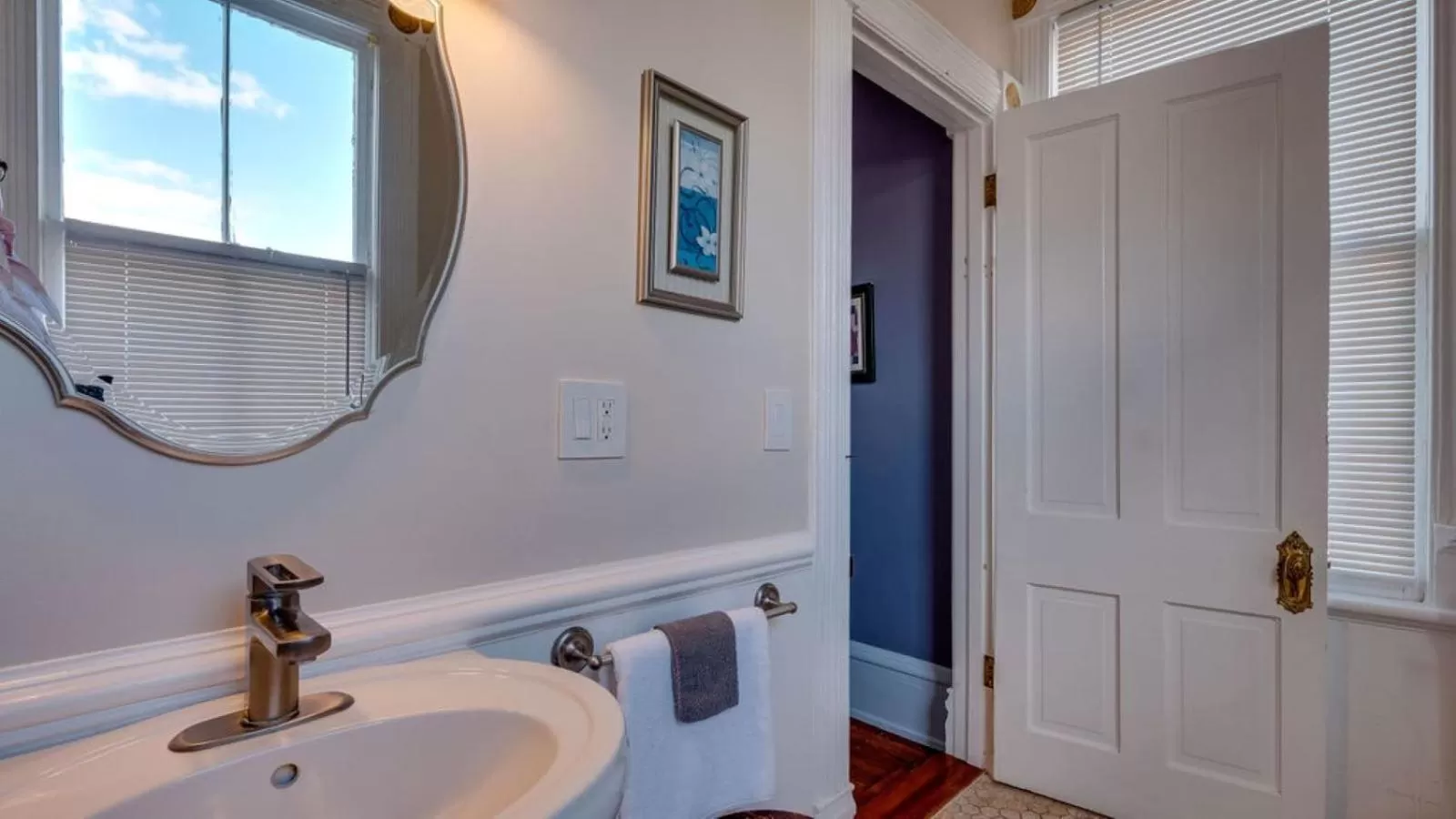 Bathroom in Forsyth Park 2 Bedroom Beauty