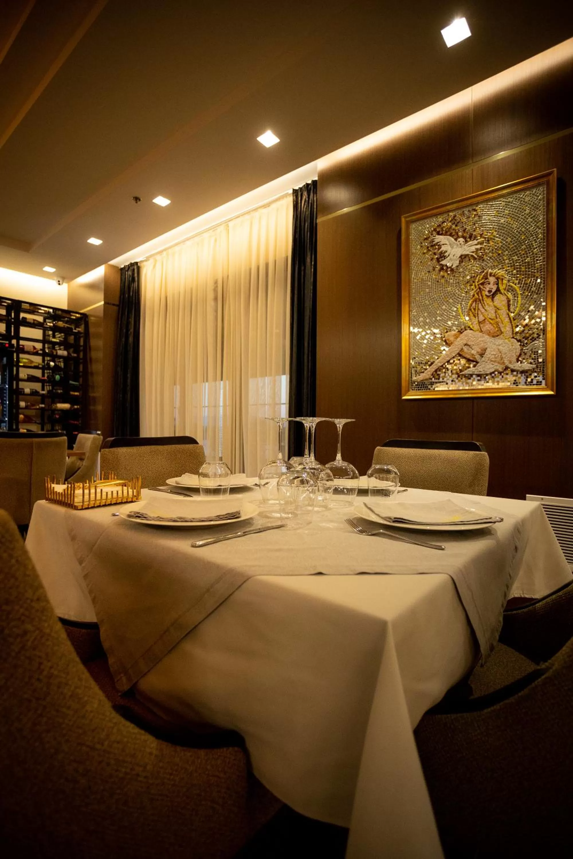 Restaurant/Places to Eat in Deluxe Resort and SPA