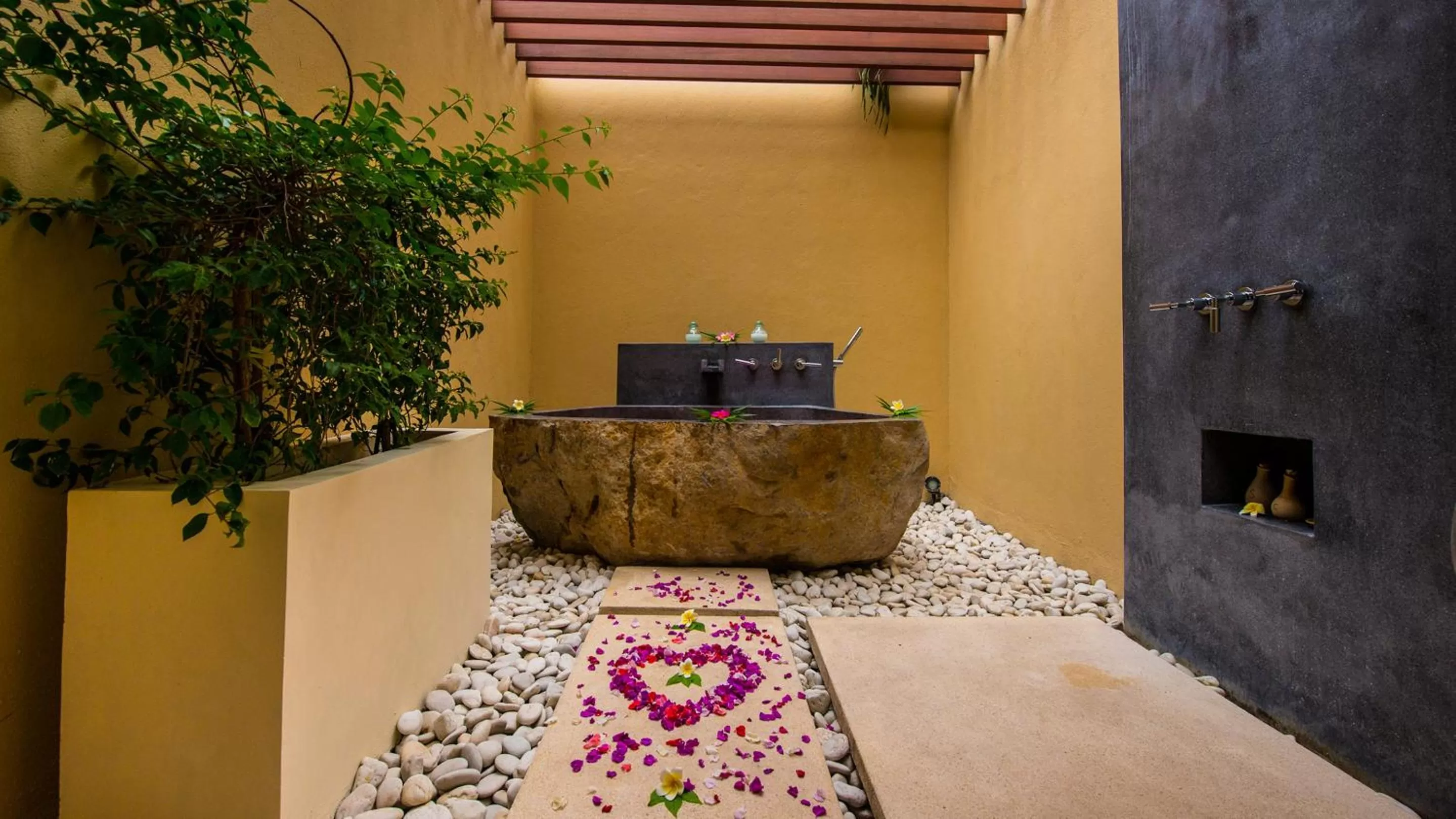 Hot Tub in Qunci Villas Resort