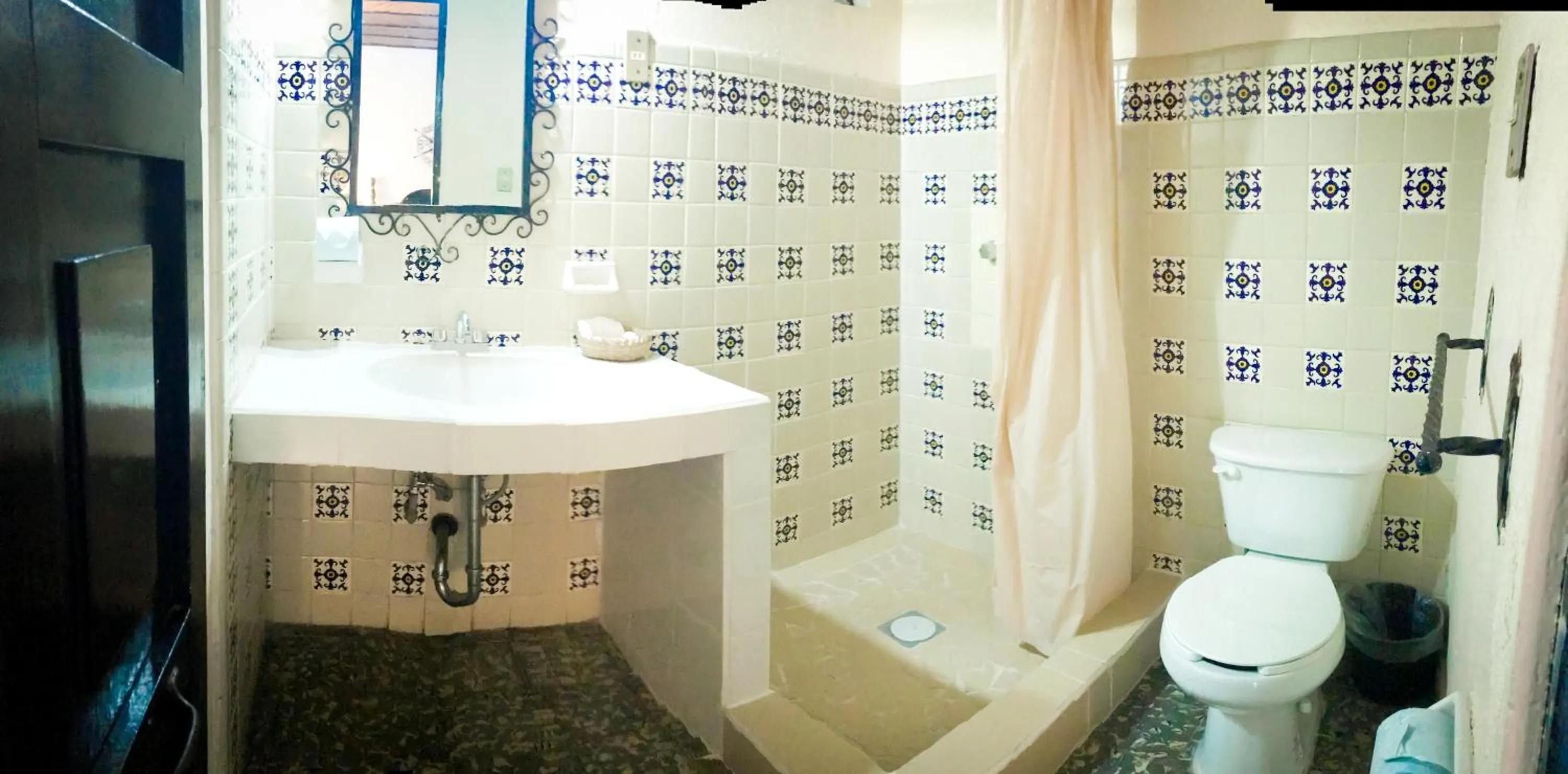 Bathroom in Hotel Villa de Flores