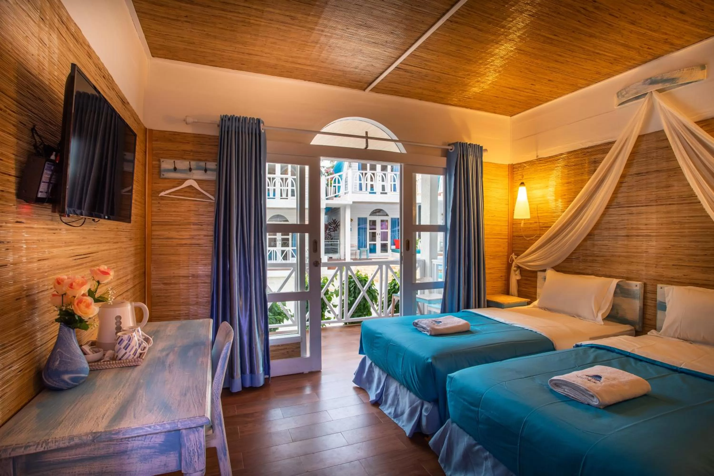 Bedroom, Bed in Santorini Beach Resort