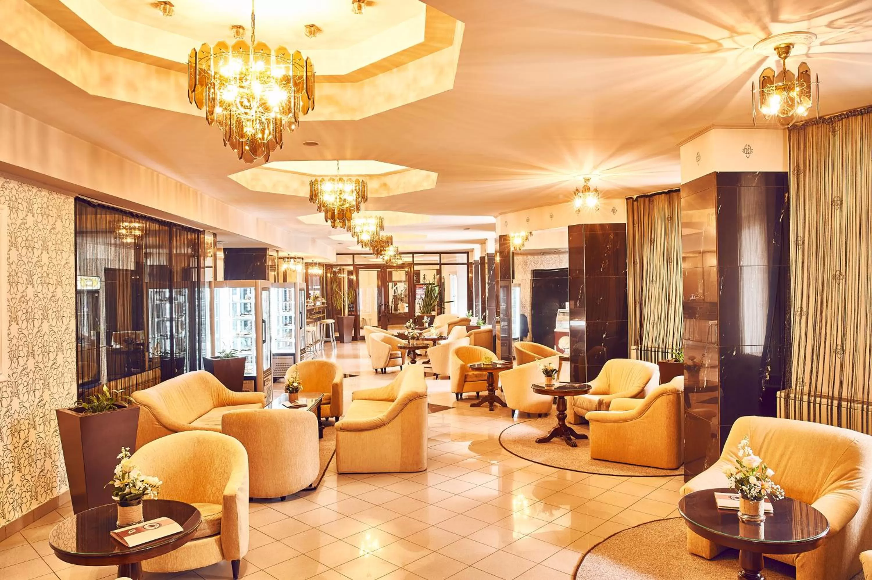 Lounge or bar in Continental Forum Tirgu Mures