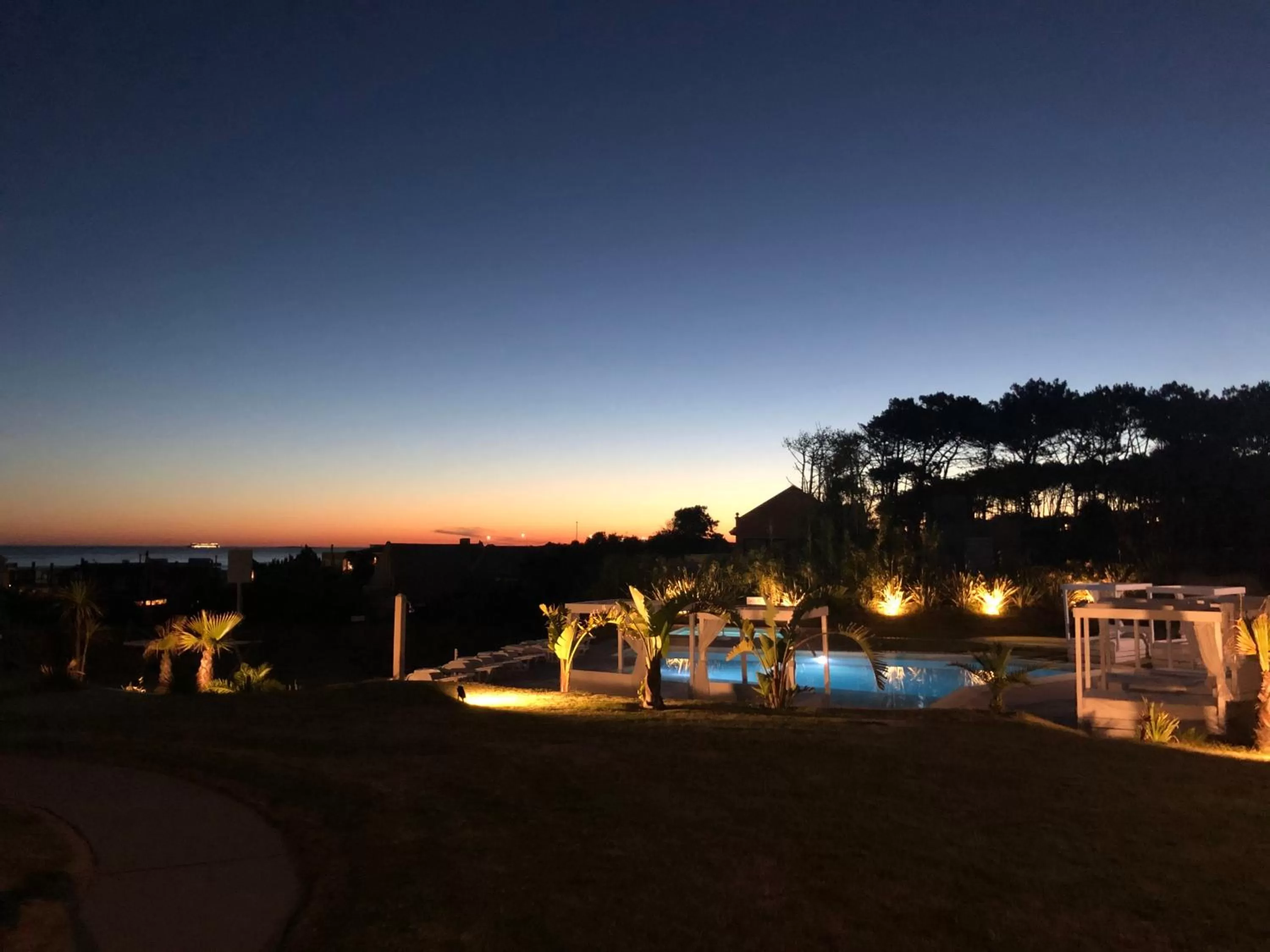 View (from property/room), Property Building in Hotel Las Olas Resort