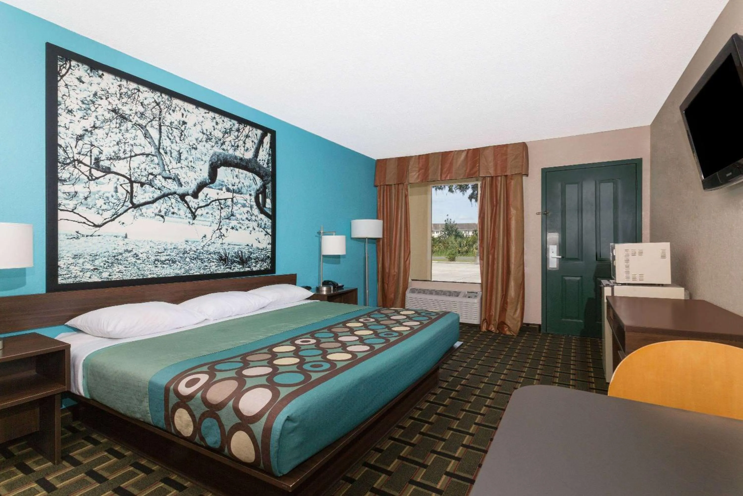 Photo of the whole room, Bed in Super 8 by Wyndham Brunswick South I-95